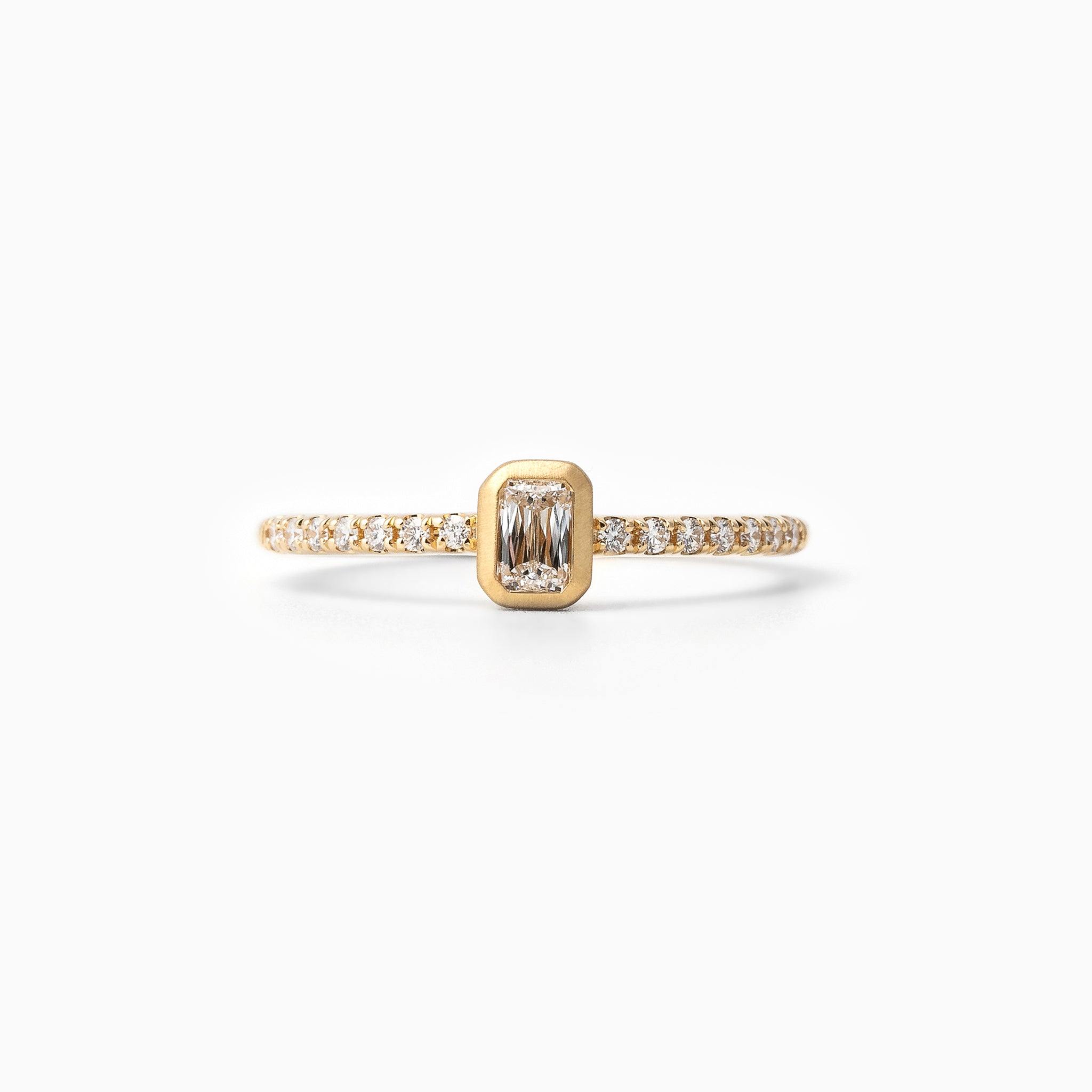 ダイヤモンド K18リング(0.15カラット/Fカラー/VS2/ハーモニックエメリーカット/グレーディングレポート付き/4月誕生石)《BL00103》