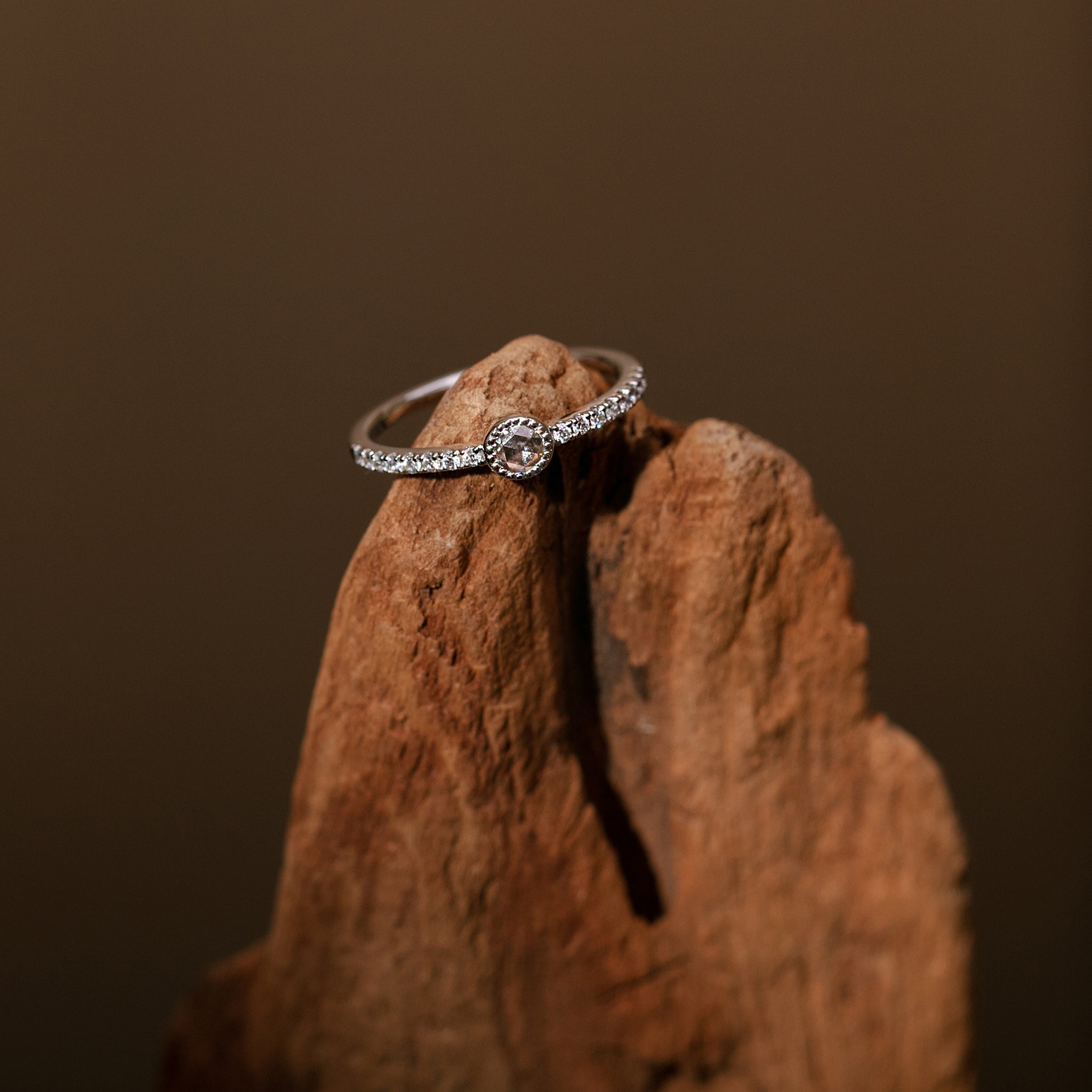 ダイヤモンド プラチナリング(0.08カラット/Gカラー/SI1/ローズカット/グレーディングレポート付き/4月誕生石)《BL00119》