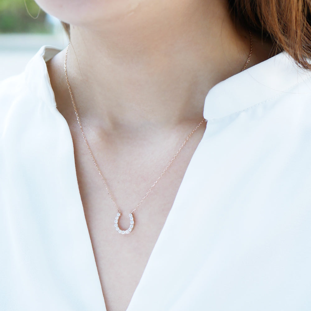 ダイヤモンド K18ネックレス(計0.3カラット/馬蹄モチーフ/4月誕生石)《BPDD3184W》