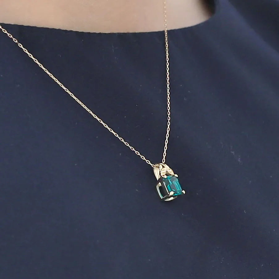 エメラルド K18ネックレス(クレサンベール/エメラルドカット/5月誕生石)《BPDE9775》