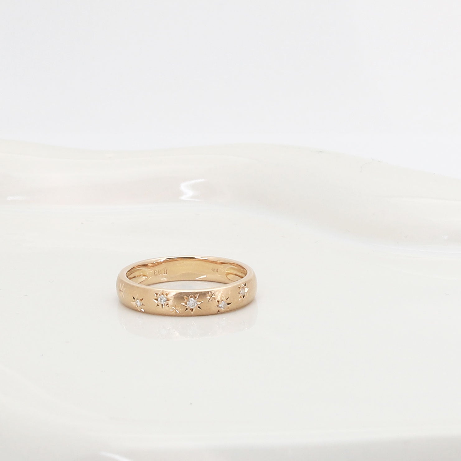 ダイヤモンド K18リング(彫刻/サティーナ/4月誕生石)《BRGD7621》