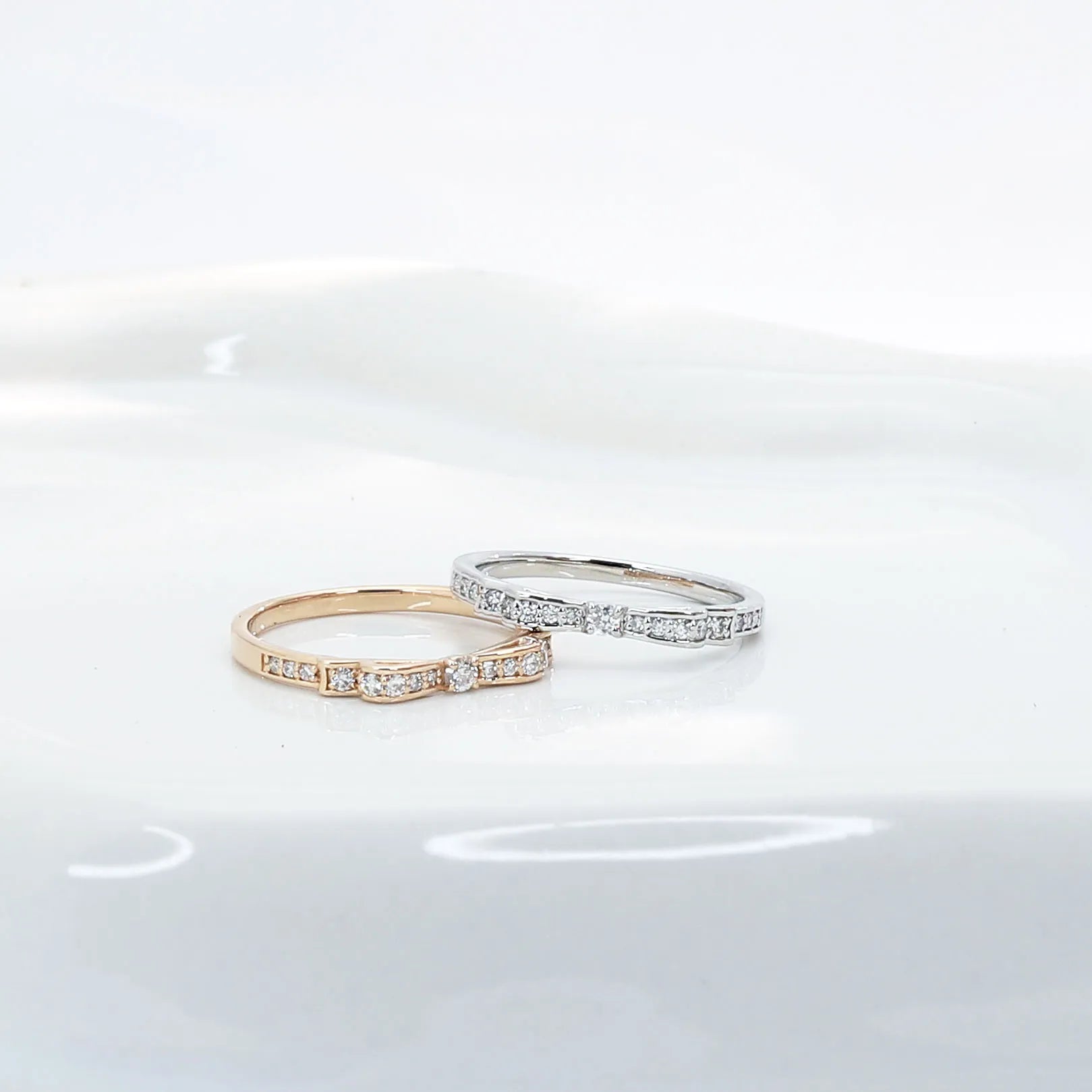 ダイヤモンド K18リング(エタニティ/リボンモチーフ/4月誕生石)≪BRGD7622≫