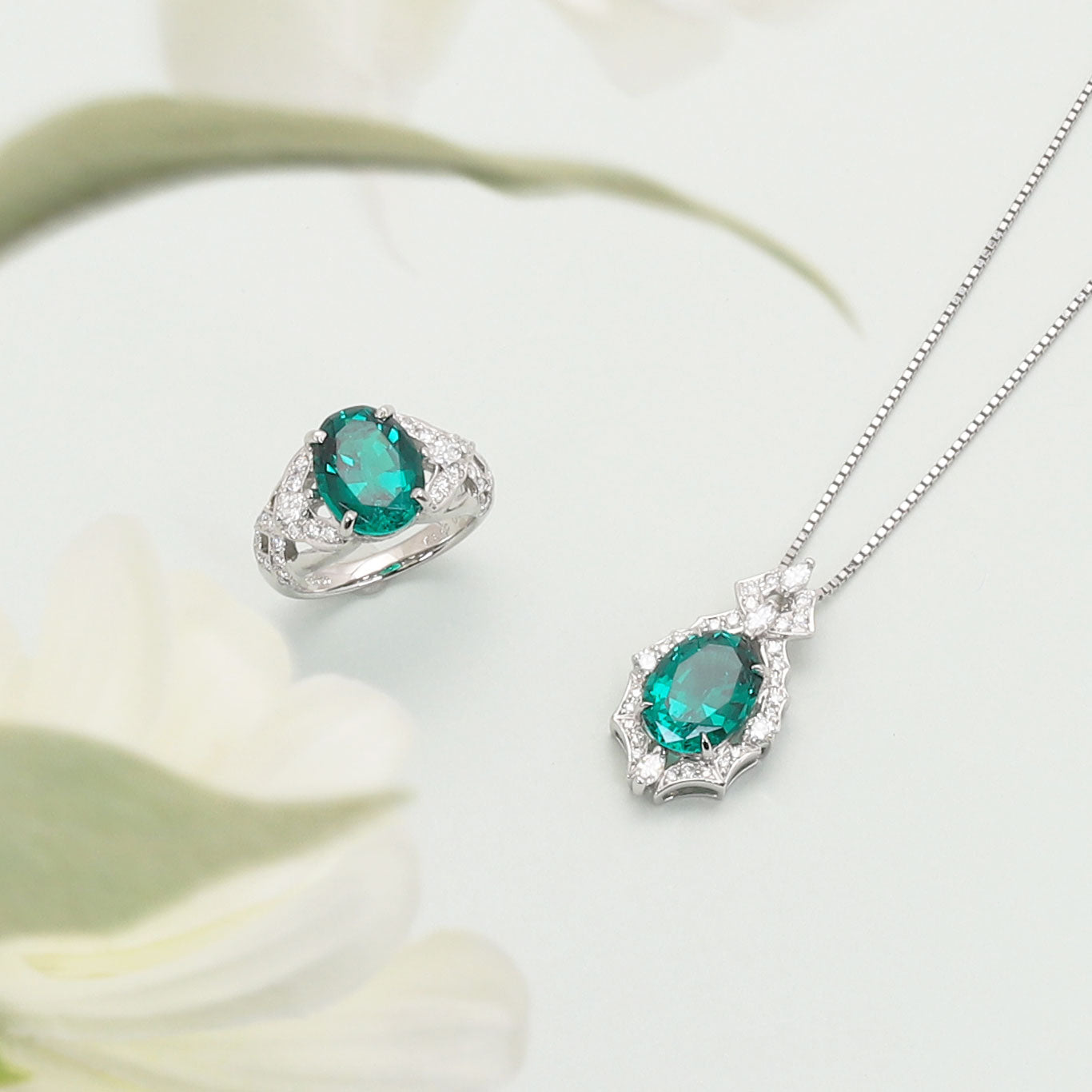 エメラルド/ダイヤモンド プラチナリング(クレサンベール/35周年/5月誕生石)《BRGE6930》