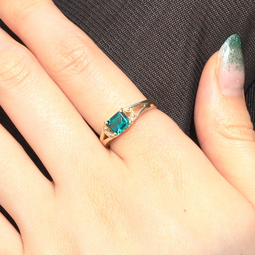 エメラルド K18リング(クレサンベール/エメラルドカット/5月誕生石)《BRGE9775》