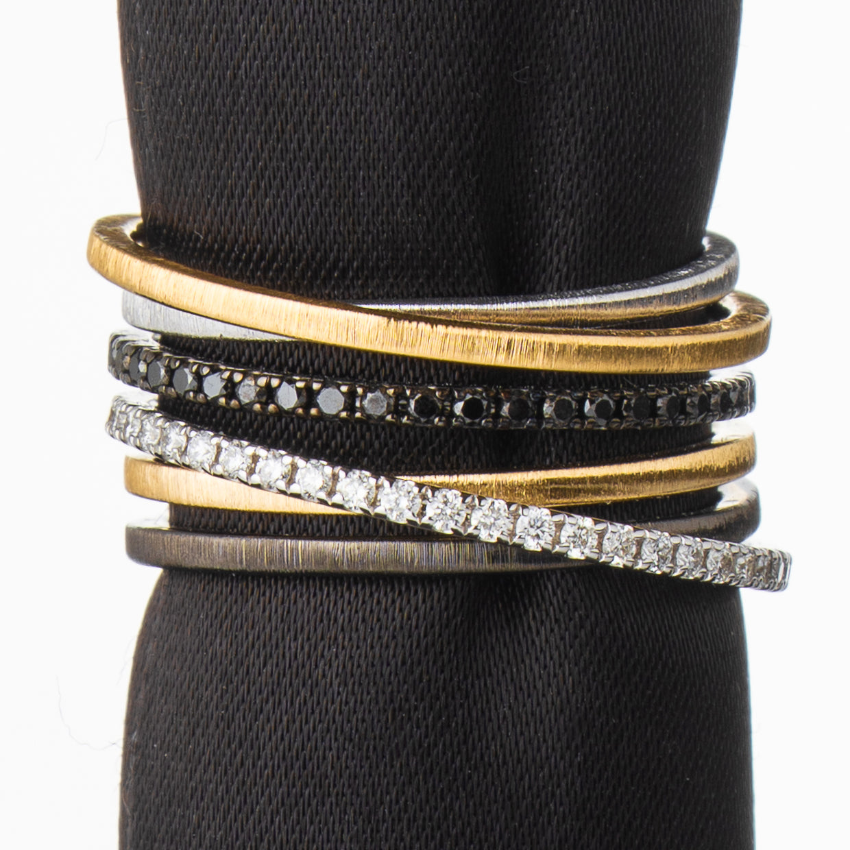 ダイヤモンド/ブラックダイヤモンド シルバー/K18リング(スリーカラー/4月誕生石)《M0010087》