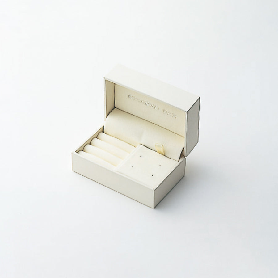 ダイヤモンド プラチナイヤーカフ(片側/4月誕生石/鑑別書付)《14DB0910》