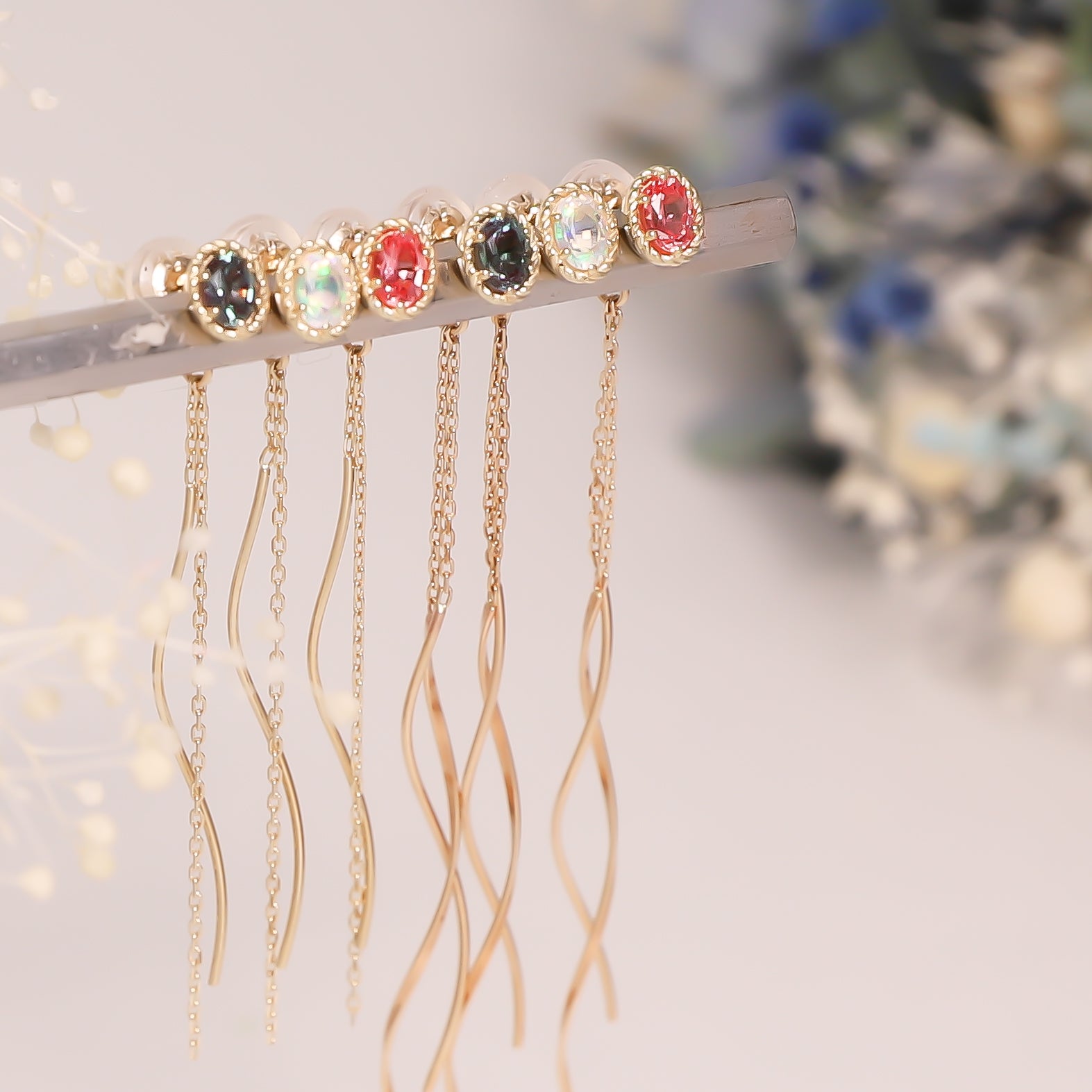 アレキサンドライト K10ピアス(クレサンベール/オーバル/モンプレジール/シングルウェーブ/チェーンキャッチタイプ/6月誕生石)《WEPA4035》