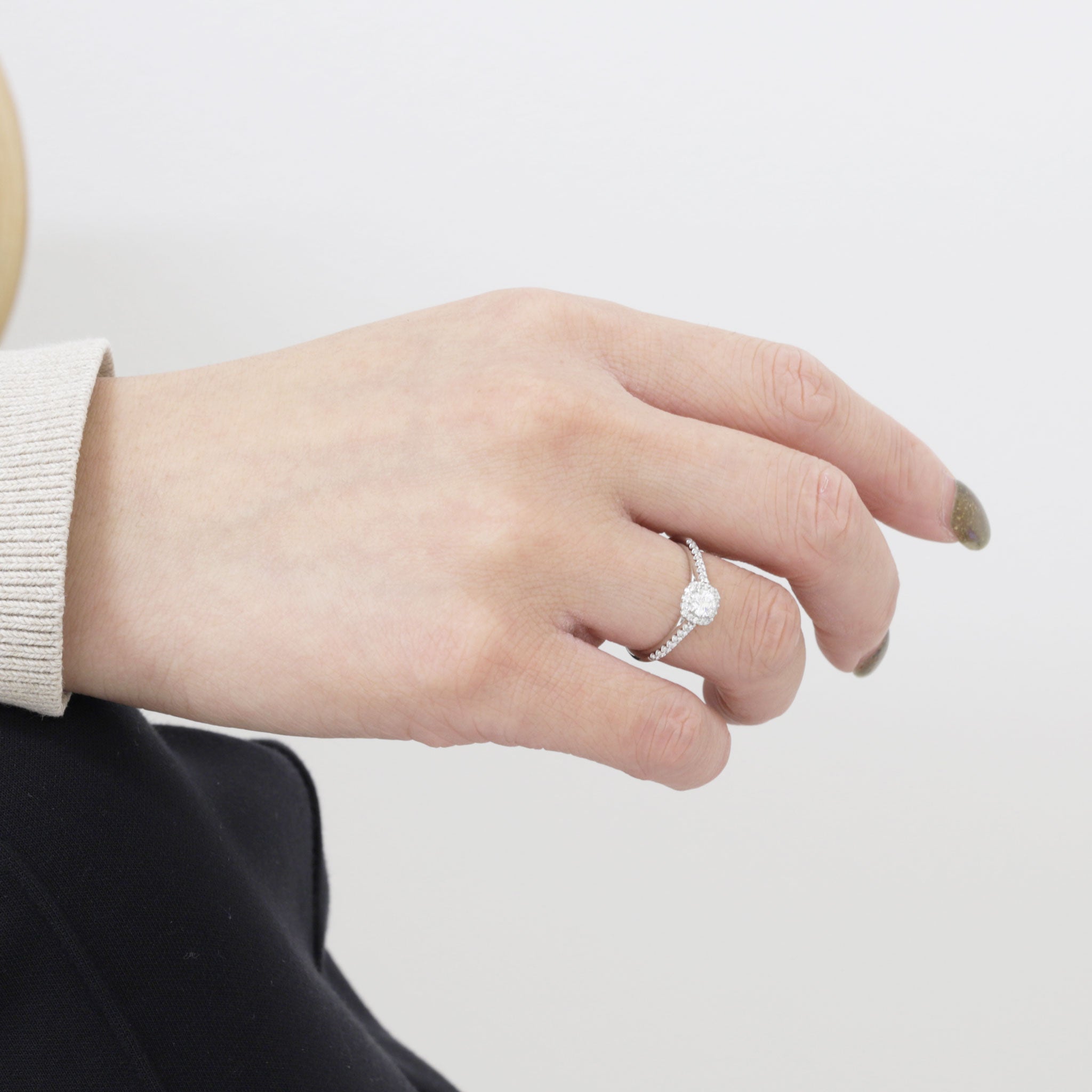 ダイヤモンド プラチナリング(0.2カラット/Dカラー/VS1/3EX(H&C)/一粒/取り巻き/4月誕生石/グレーディングレポート付き)《JRGD1032》