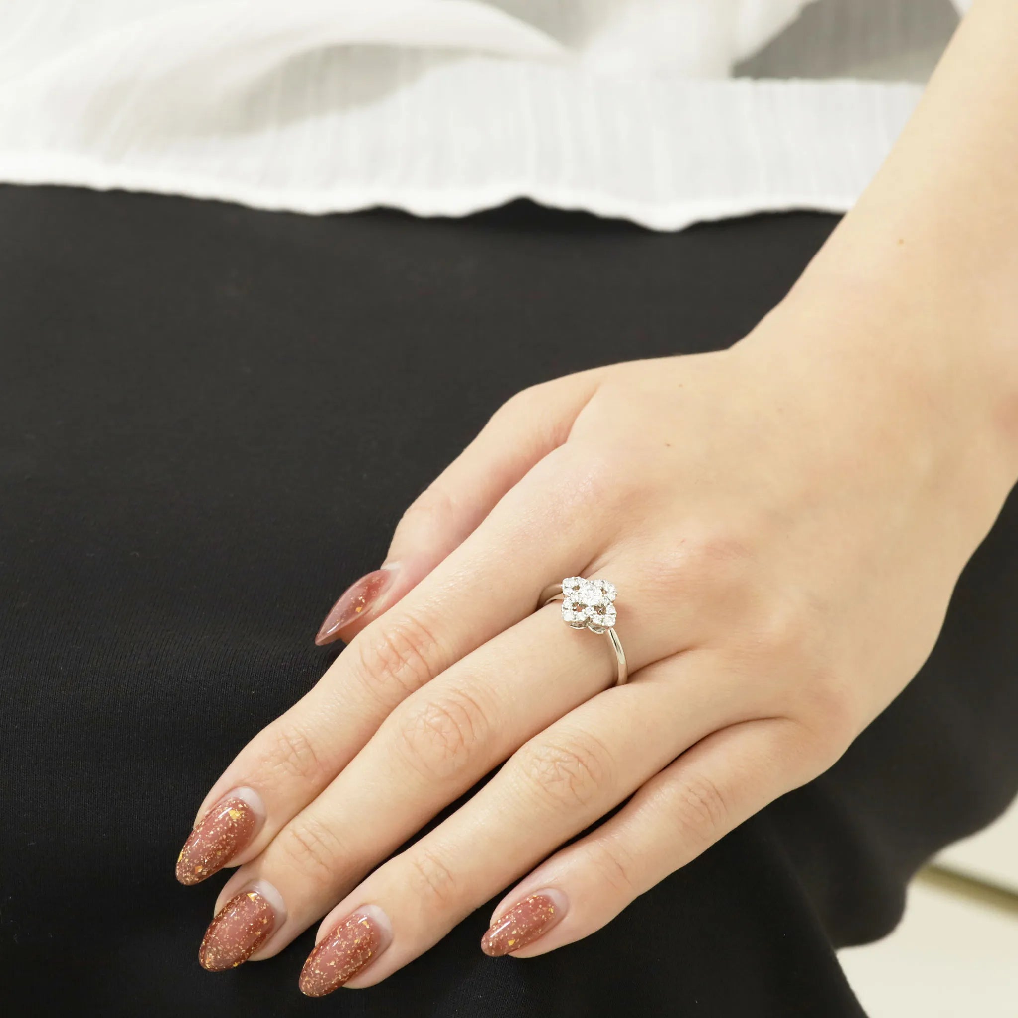 ダイヤモンド PTリング(0.2カラット/Dカラー/SI2UP/3EX(H&C)/一粒/フラワーモチーフ/4月誕生石/グレーディングレポート付き)《JRGD1178》