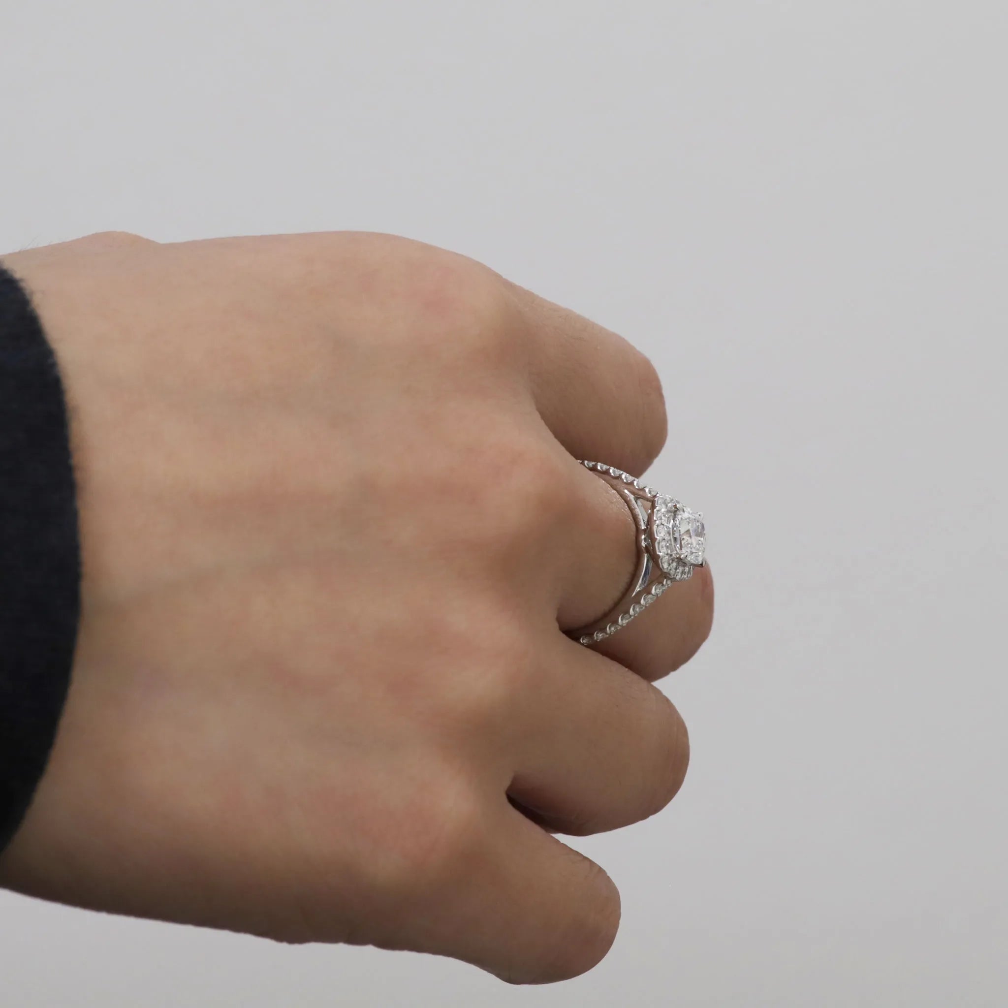 ダイヤモンド プラチナリング(1.0カラット/Dカラー/VVS1/クッションカット/一粒/4月誕生石/GIAグレーディングレポート付き)《JRGD1578》