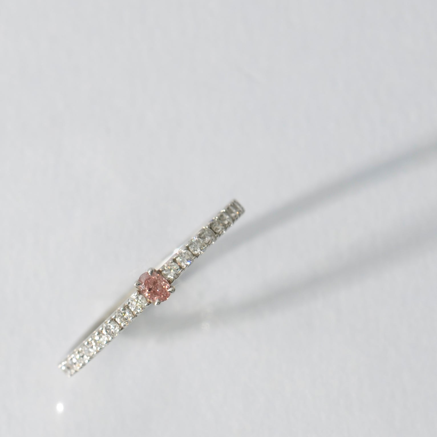 【限定1点】ピンクダイヤモンド プラチナリング(TINSEL ETERNITY/0.058カラット/Fancy Intense Pink/VS2/オーバルカット/4月誕生石)《JRGD2064》