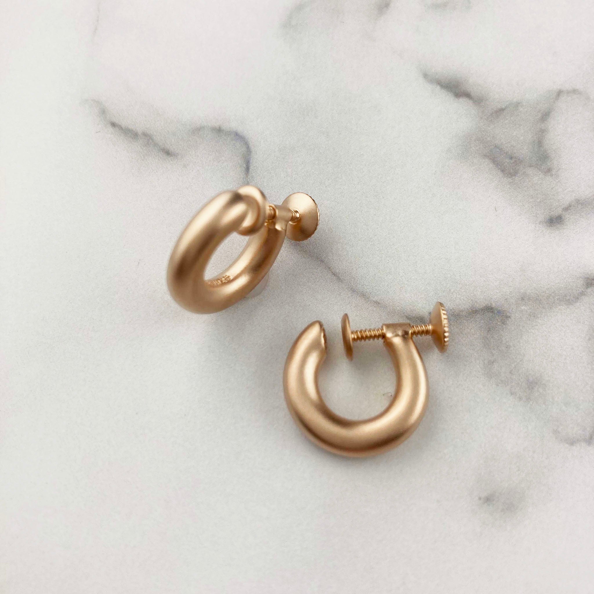 シルバーイヤリング(フープ/艶消し)《M0010020》