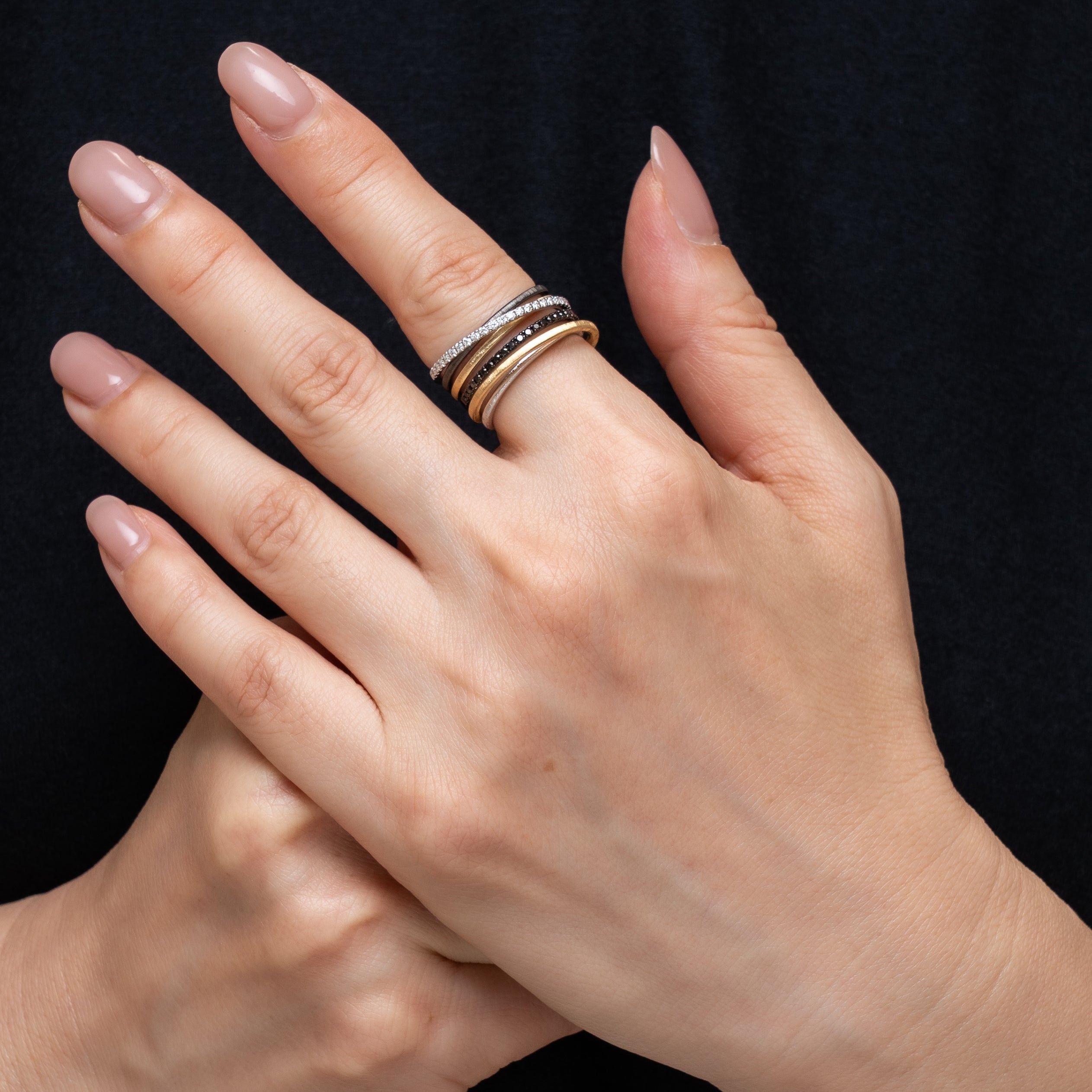 ダイヤモンド/ブラックダイヤモンド シルバー/K18リング(スリーカラー/4月誕生石)《M0010087》