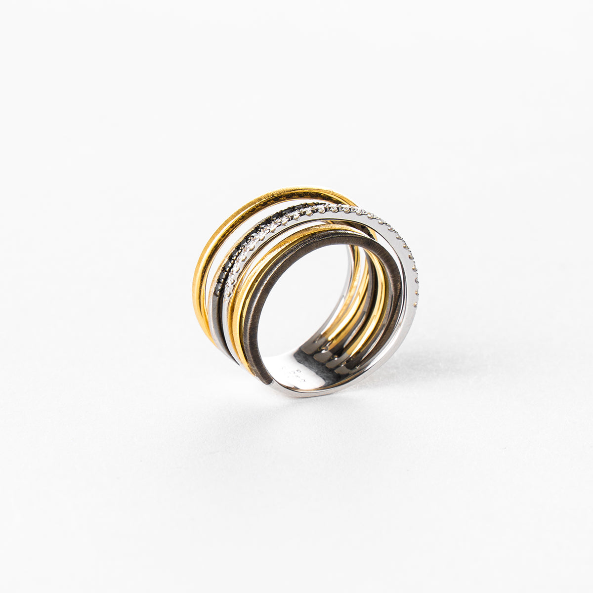 ダイヤモンド/ブラックダイヤモンド シルバー/K18リング(スリーカラー/4月誕生石)《M0010087》