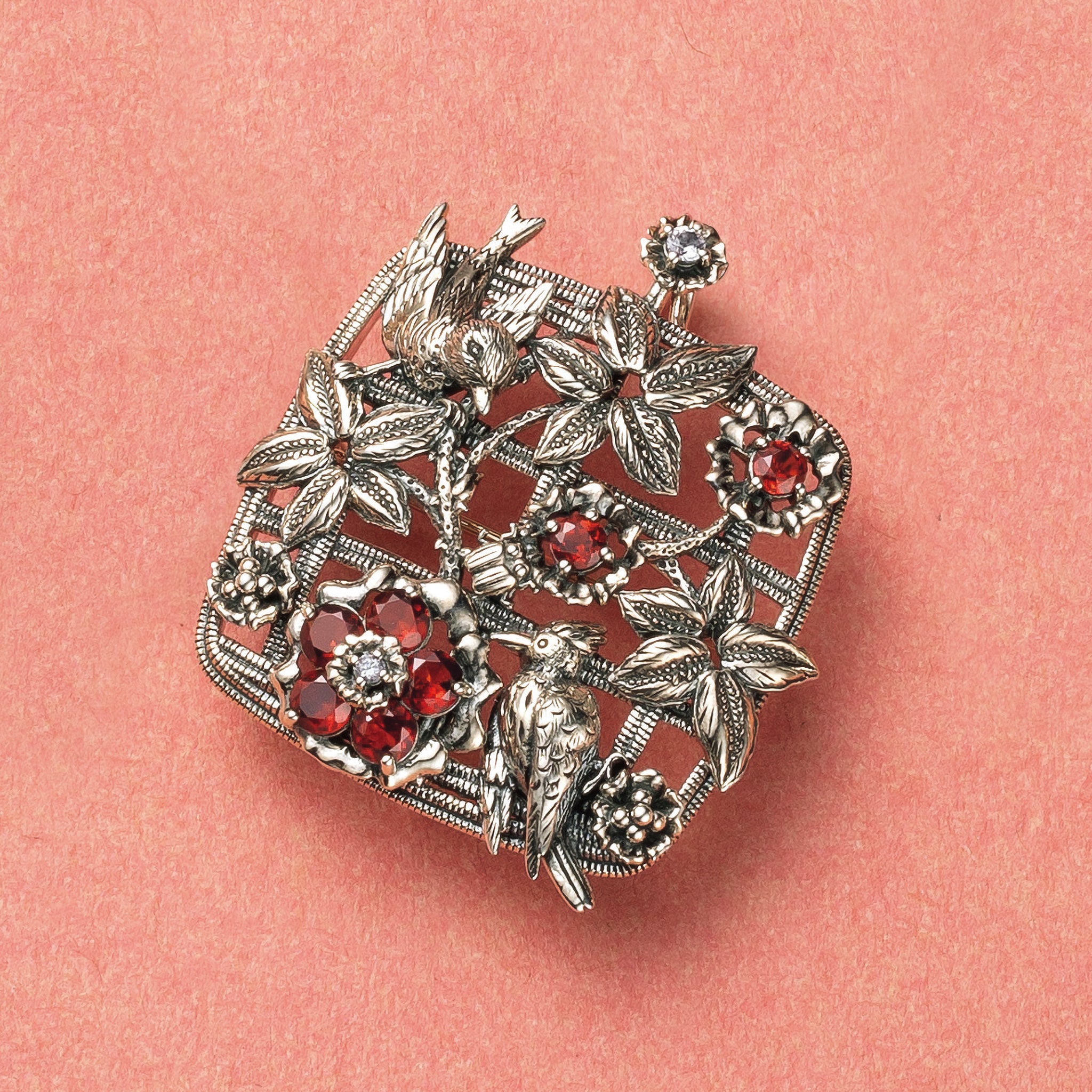 ガーネット/ホワイトトパーズ シルバーブローチ兼ペンダントップ(格子垣)《M0020037》