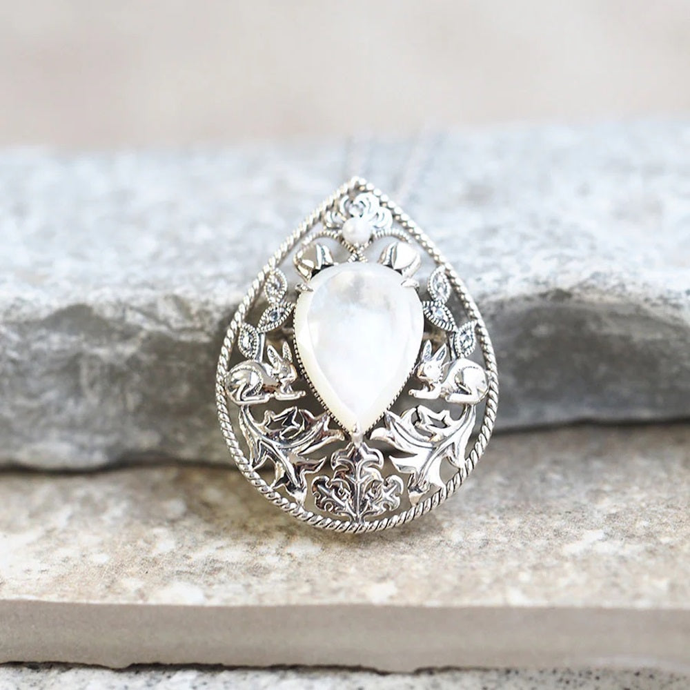 シェル/ホワイトトパーズ シルバーブローチ兼ペンダントップ(兄弟ウサギ)《M0020056》