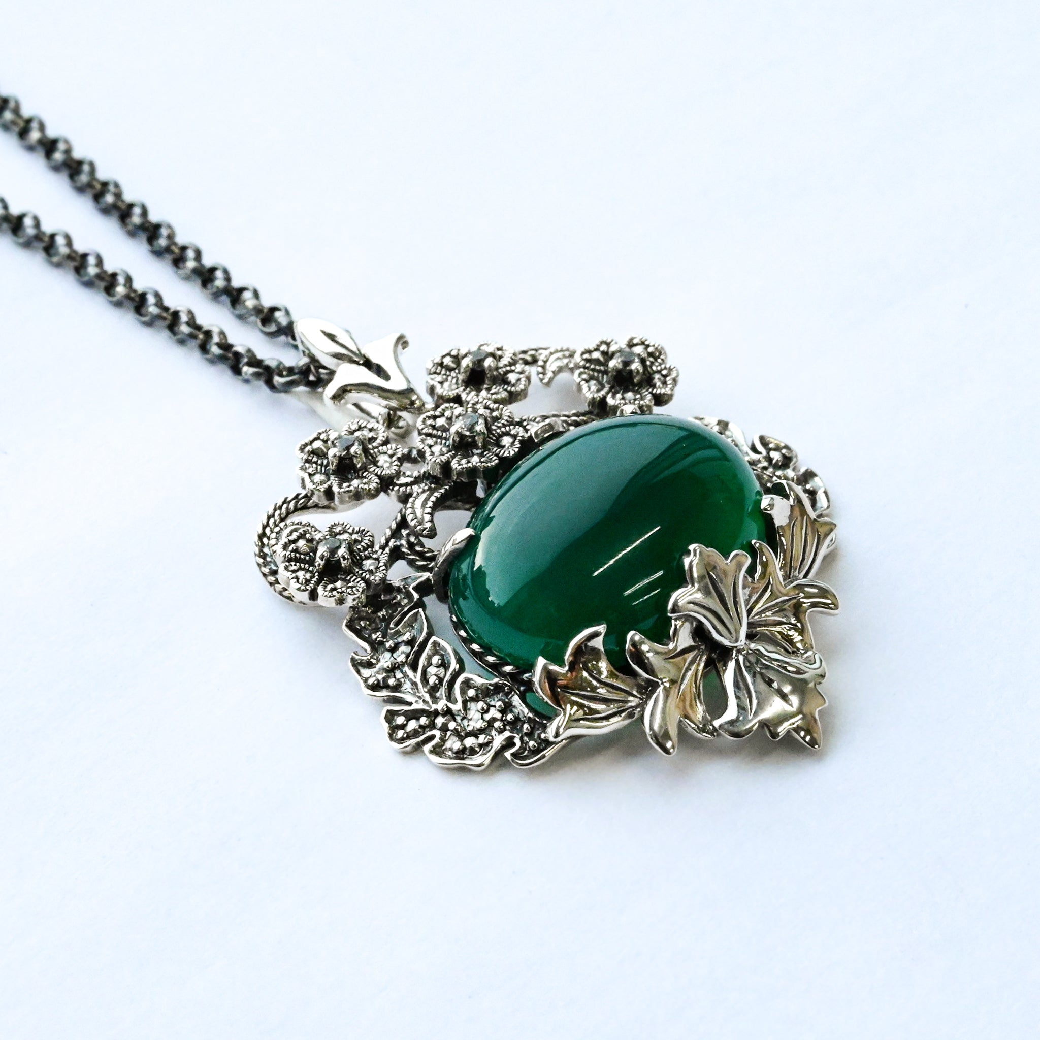 グリーンカルセドニー/ホワイトトパーズ シルバーネックレス(10.5カラット/オーク)《M0020078》