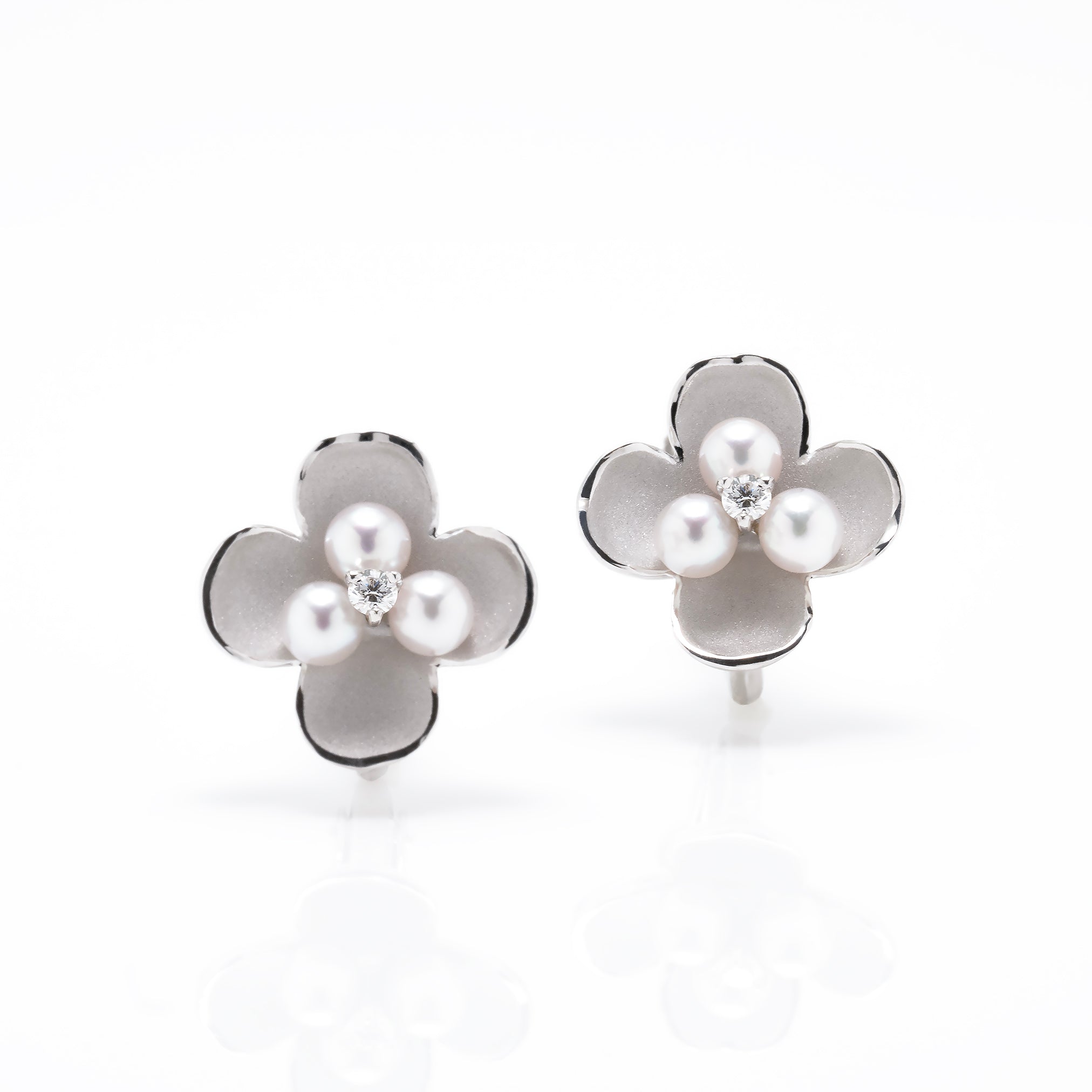 パール K18イヤリング(アコヤ真珠/花水木<ハナミズキ>モチーフ/6月誕生石/鑑別書付き)《M0030010》