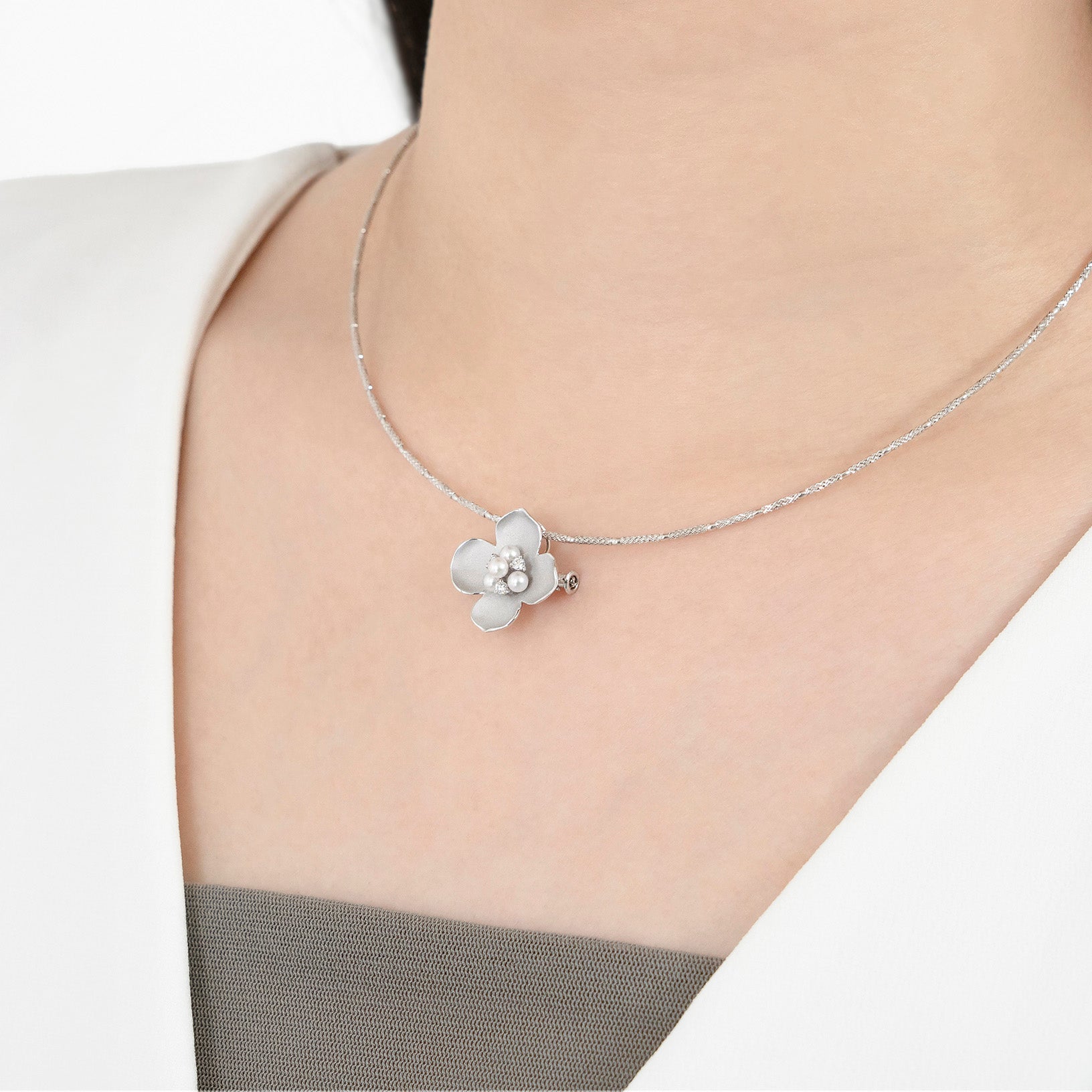 パール K18ネックレス兼ブローチ(アコヤ真珠/花水木<ハナミズキ>モチーフ/6月誕生石/鑑別書付き)《M0030012》