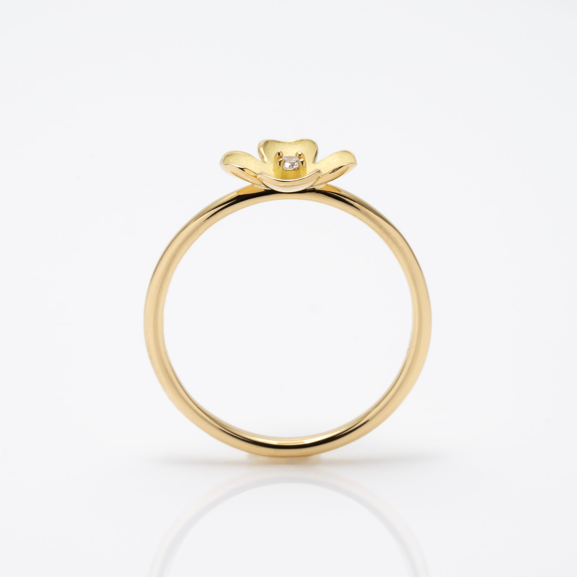 ダイヤモンド K18リング(花水木<ハナミズキ>モチーフ/4月誕生石/鑑別書付き)《M0030013》