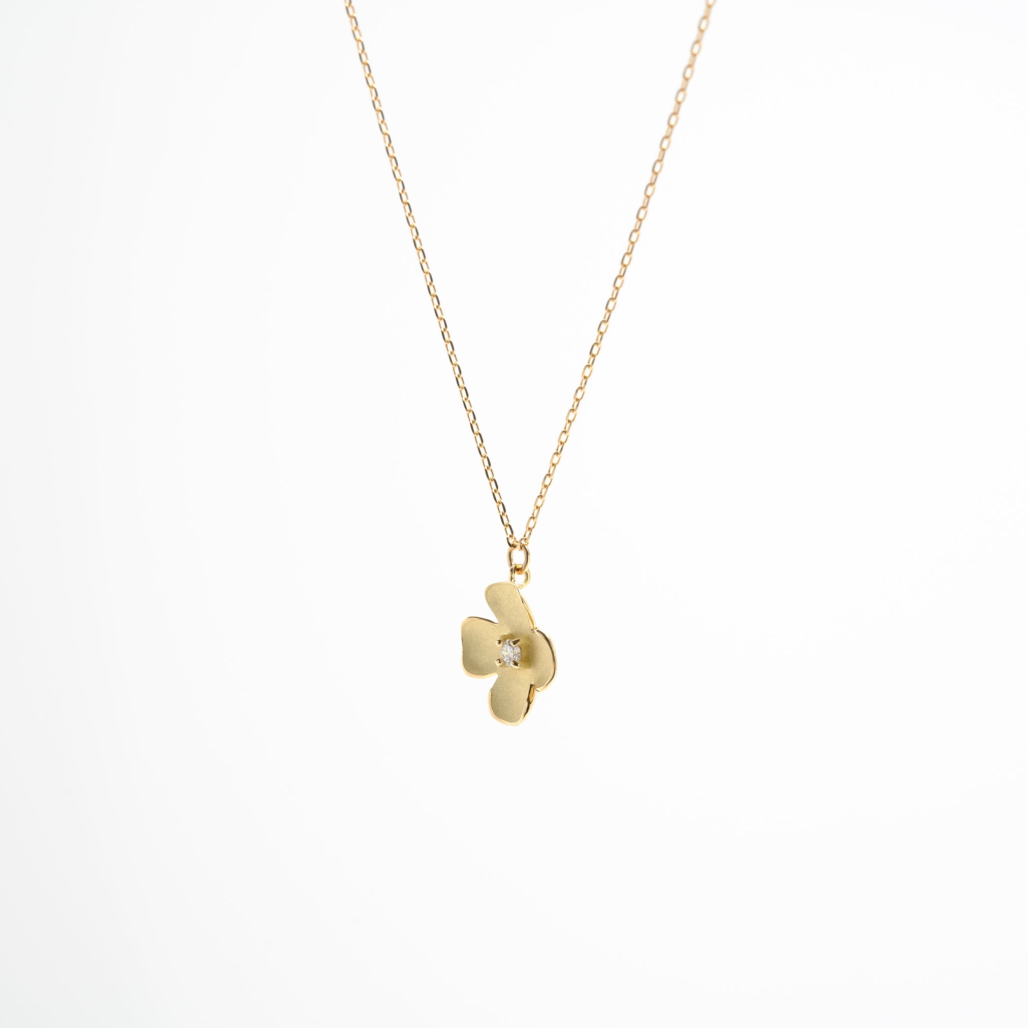 ダイヤモンド K18ネックレス(花水木<ハナミズキ>モチーフ/4月誕生石/鑑別書付き)《M0030016》