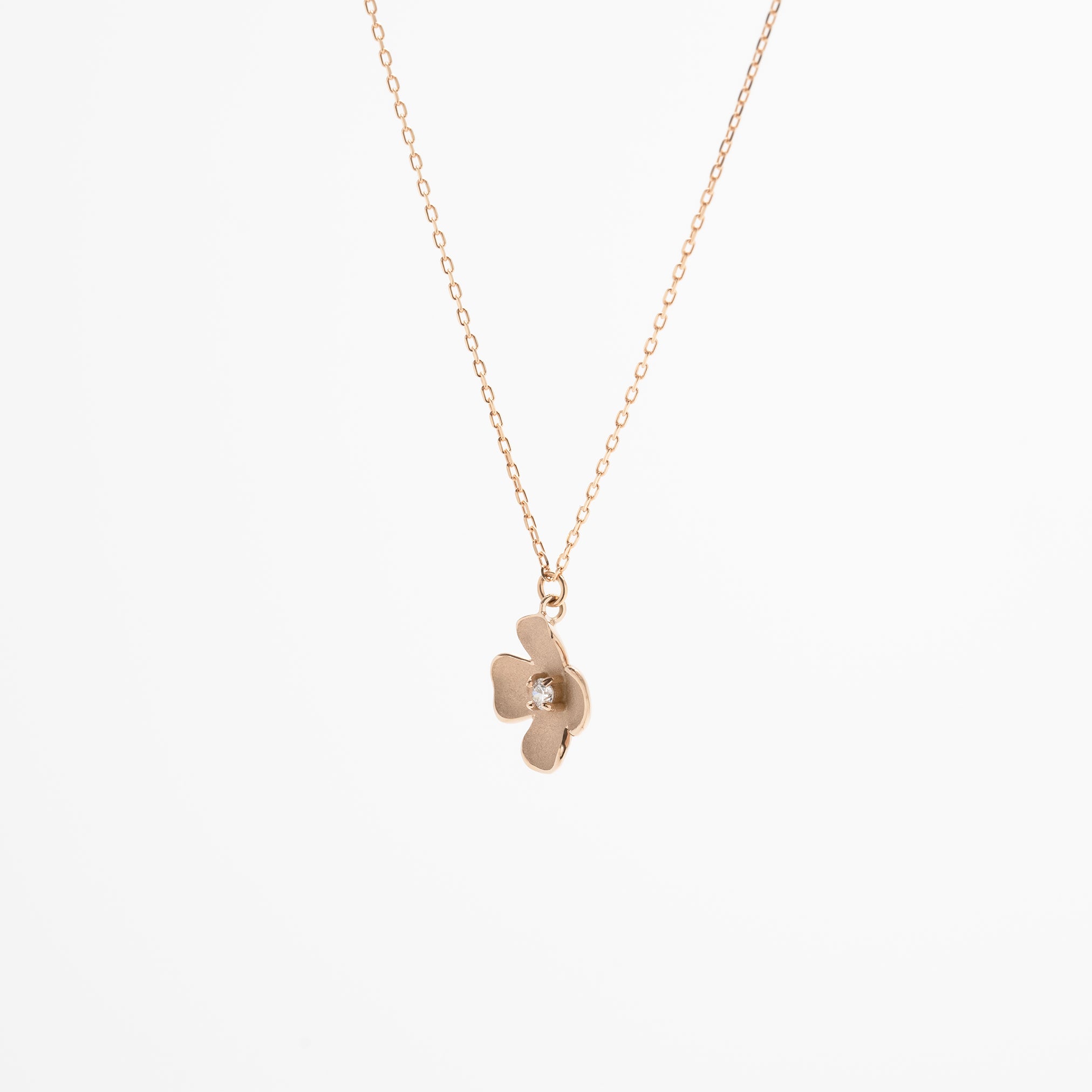 ダイヤモンド K18ネックレス(花水木<ハナミズキ>モチーフ/4月誕生石/鑑別書付き)《M0030018》