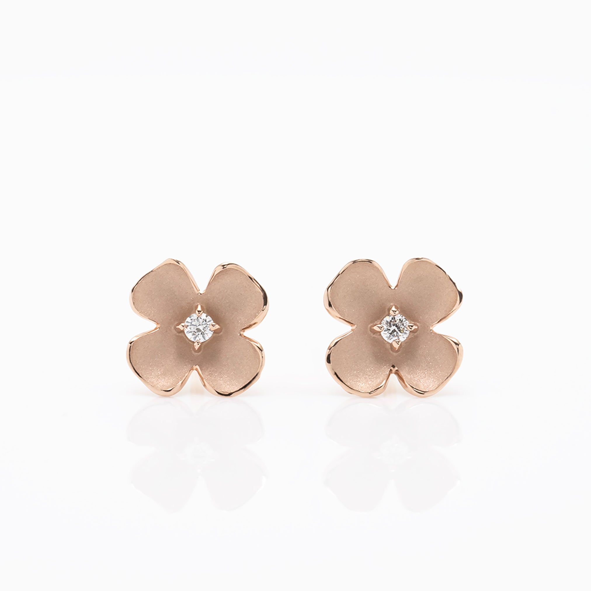 ダイヤモンド K18ピアス(花水木<ハナミズキ>モチーフ/4月誕生石/鑑別書付き)《M0030021》
