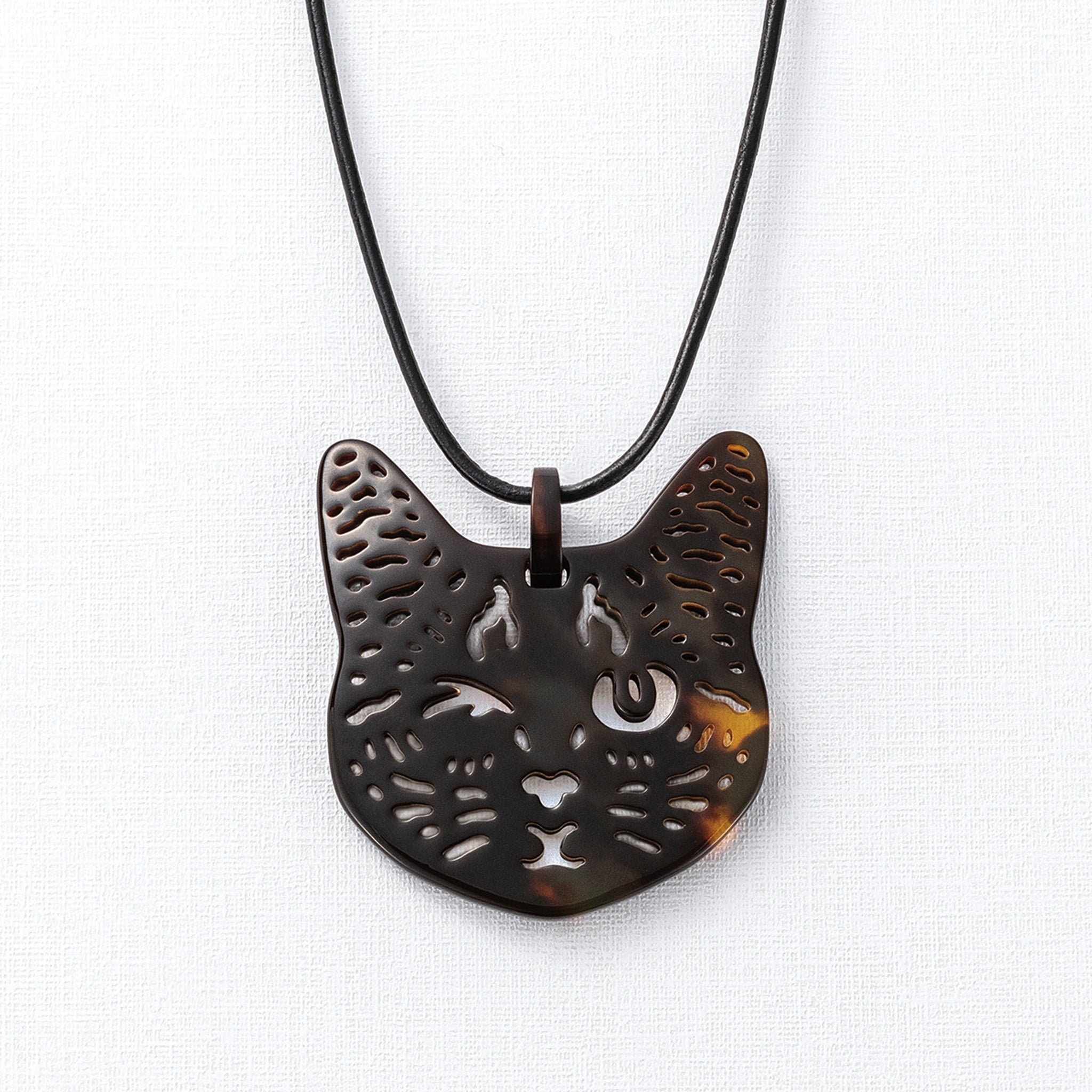 べっ甲 革ヒモネックレス(ウィンク/ネコモチーフ/ロング/75cm)《M0080001》