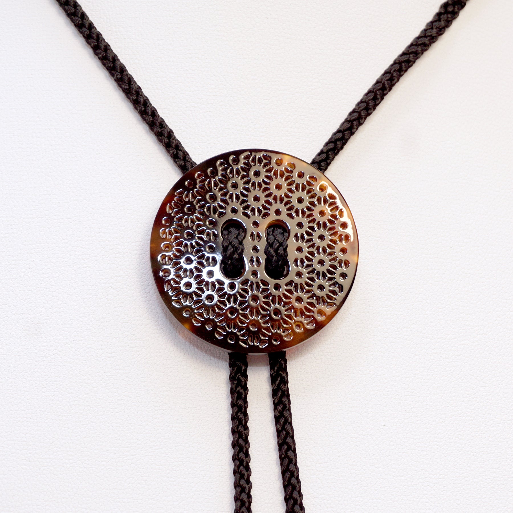 べっ甲 ループタイ(刀鍔モチーフ/菊蕨)《M0080039》