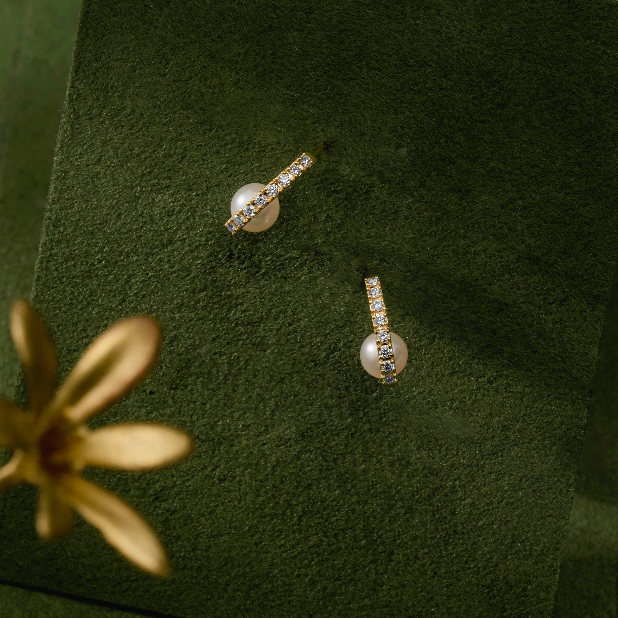 パール/ダイヤモンド K18ピアス(アコヤ真珠/4.5mm)〈M0110013〉