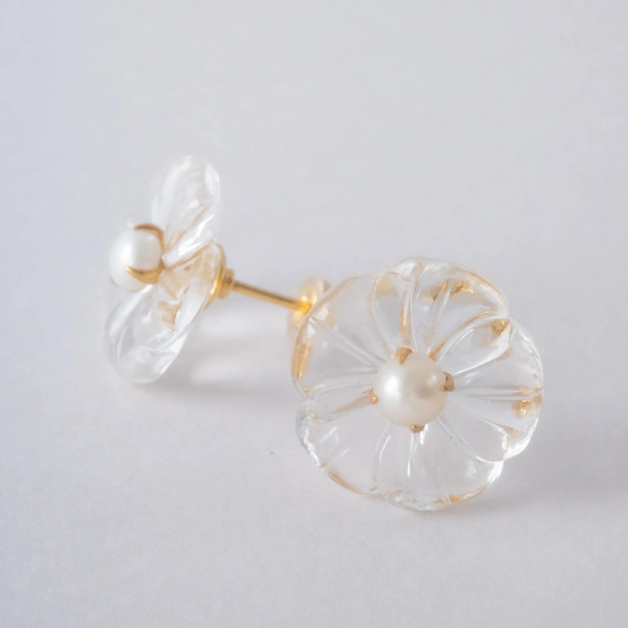 クリスタル シルバーピアス(フラワーカービング/淡水パール)《M0140012》