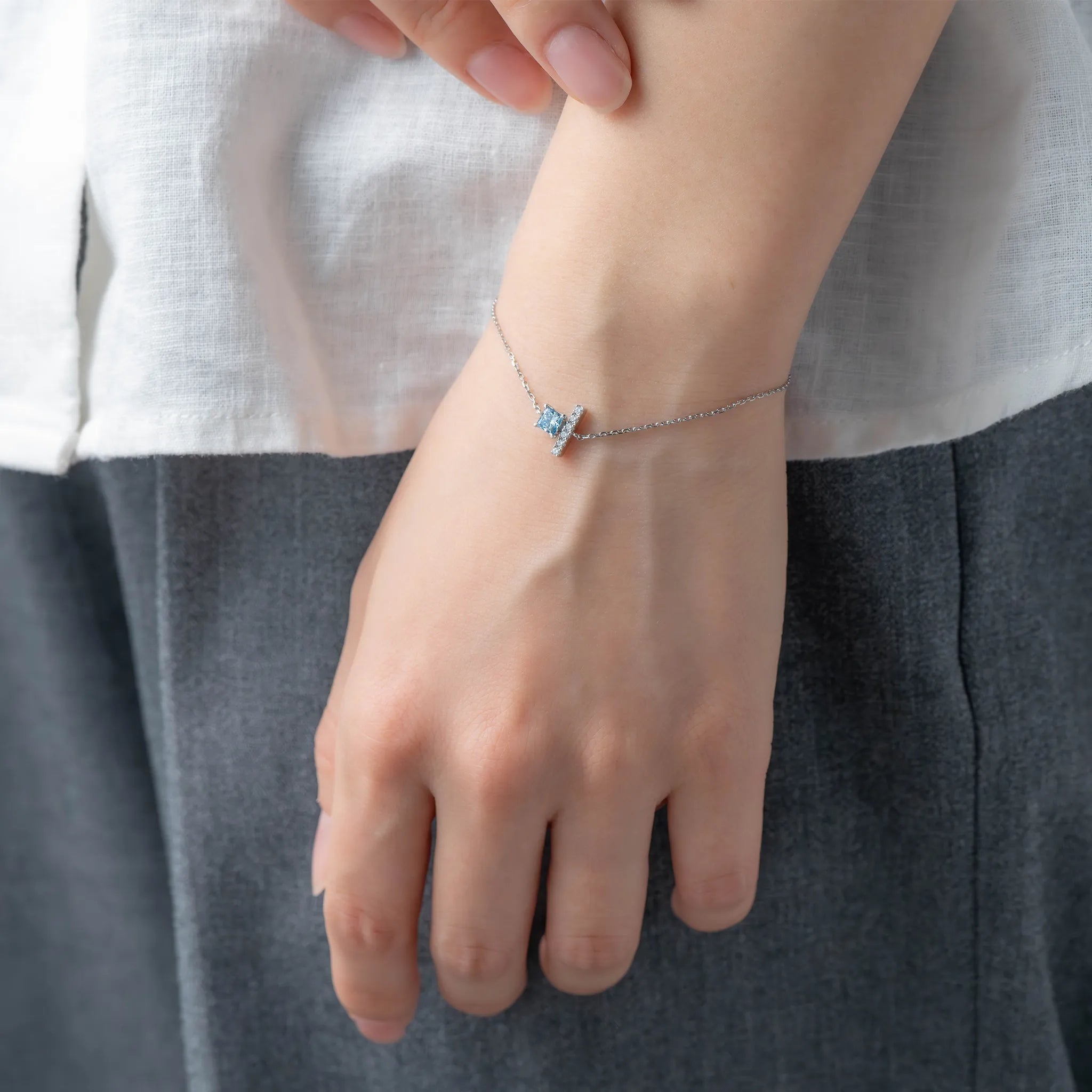 ブルーダイヤモンド/ダイヤモンド プラチナブレスレット(ラボグロウン/プリンセスカット/Solrelier/4月誕生石)《WBCG7018》