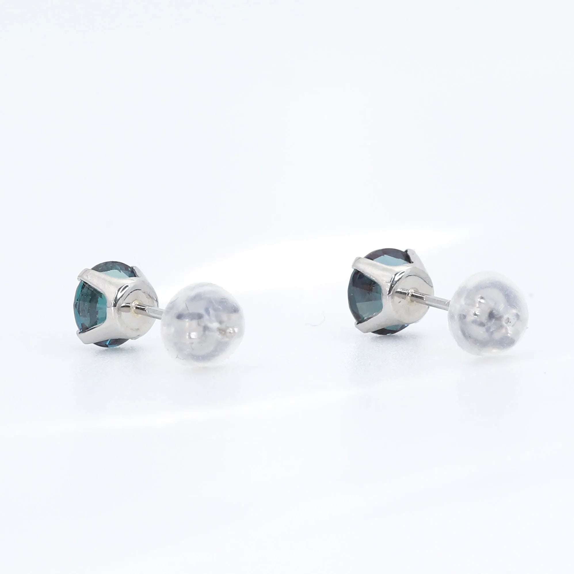 アレキサンドライト プラチナピアス(クレサンベール/ラウンドブリリアント/スタッド/6月誕生石)《WEPA2664》