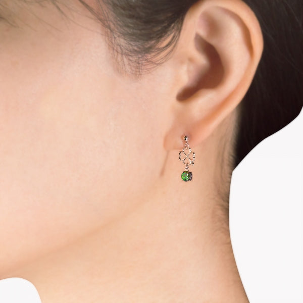 ブラックオパール K18セラミックピアス(クレサンベール/クローバーモチーフ/10月誕生石)