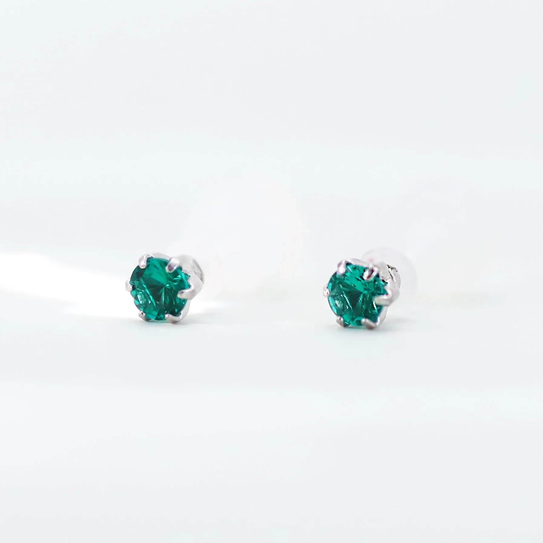エメラルド K10セラミックピアス(クレサンベール/6本爪/Birthday/5月誕生石)《WEPE2950》