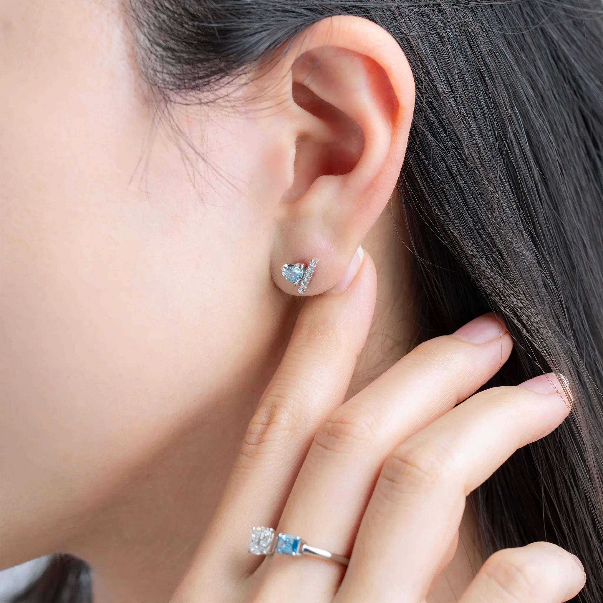 ブルーダイヤモンド/ダイヤモンド プラチナピアス(ラボグロウン/ハートシェイプ/Solrelier/4月誕生石)《WEPG7014》