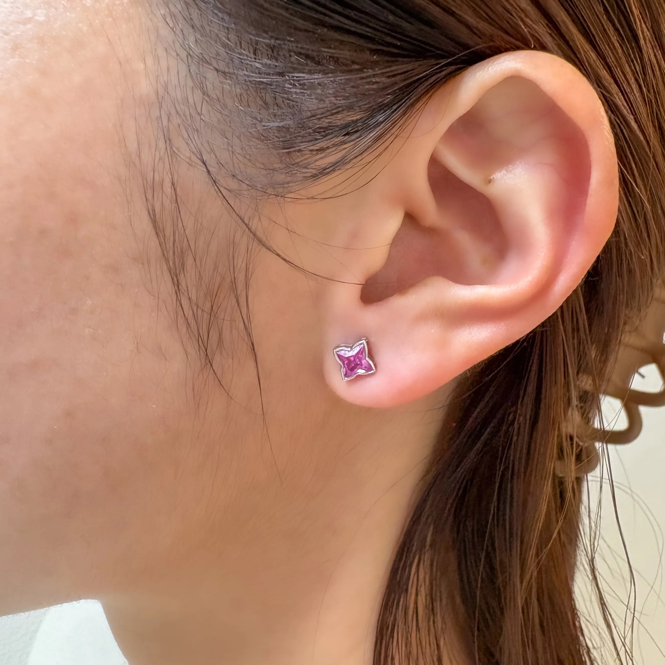 ピンクサファイア PTピアス(クレサンベール/フラワー/フクリン/9月誕生石)《WEPM4204》