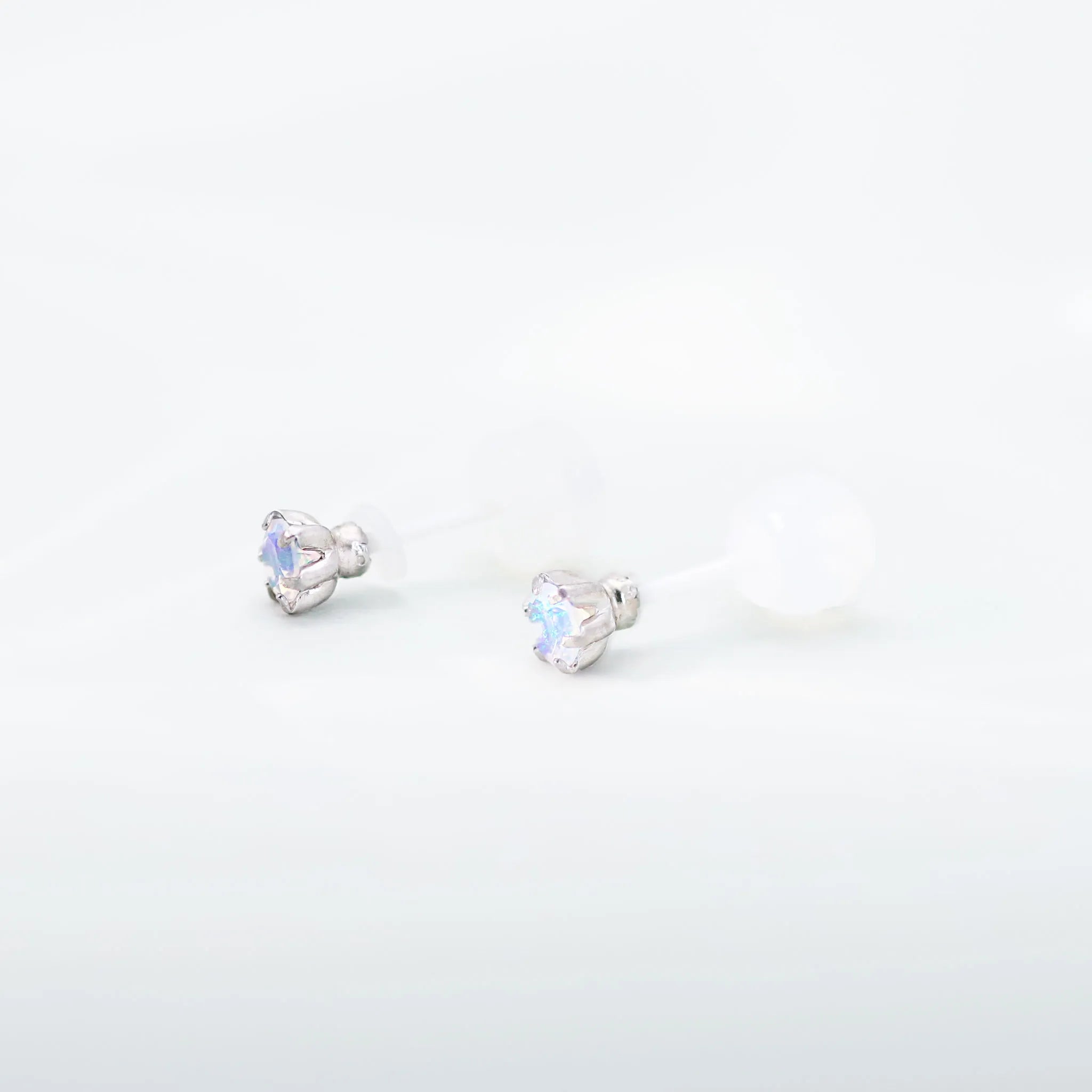 ウォーターオパール K10セラミックピアス(クレサンベール/6本爪/Birthday/10月誕生石)《WEPW2950》