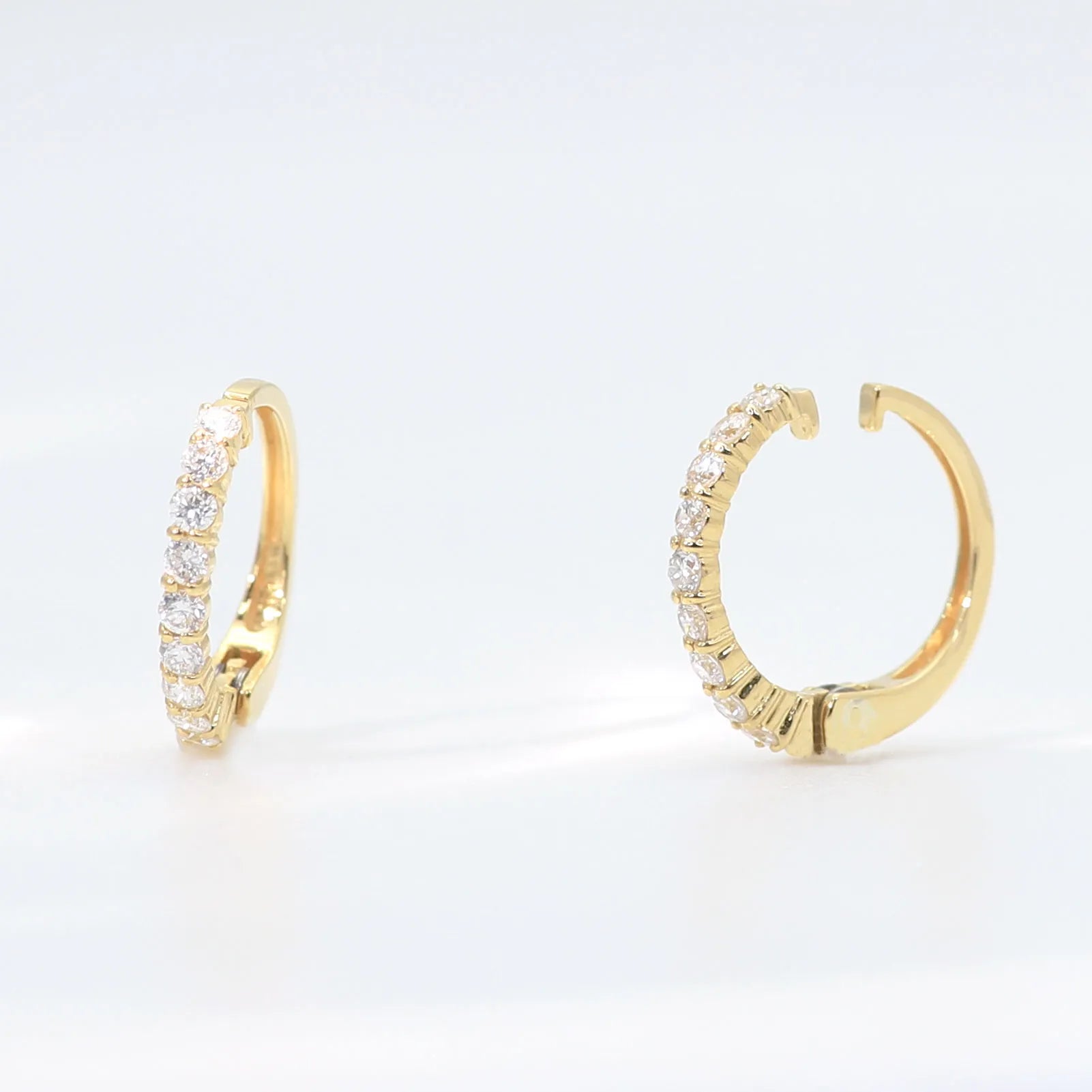 ダイヤモンド K18イヤリング(計0.3カラット/ピアリング/フープ/4月誕生石)《WESD3530》