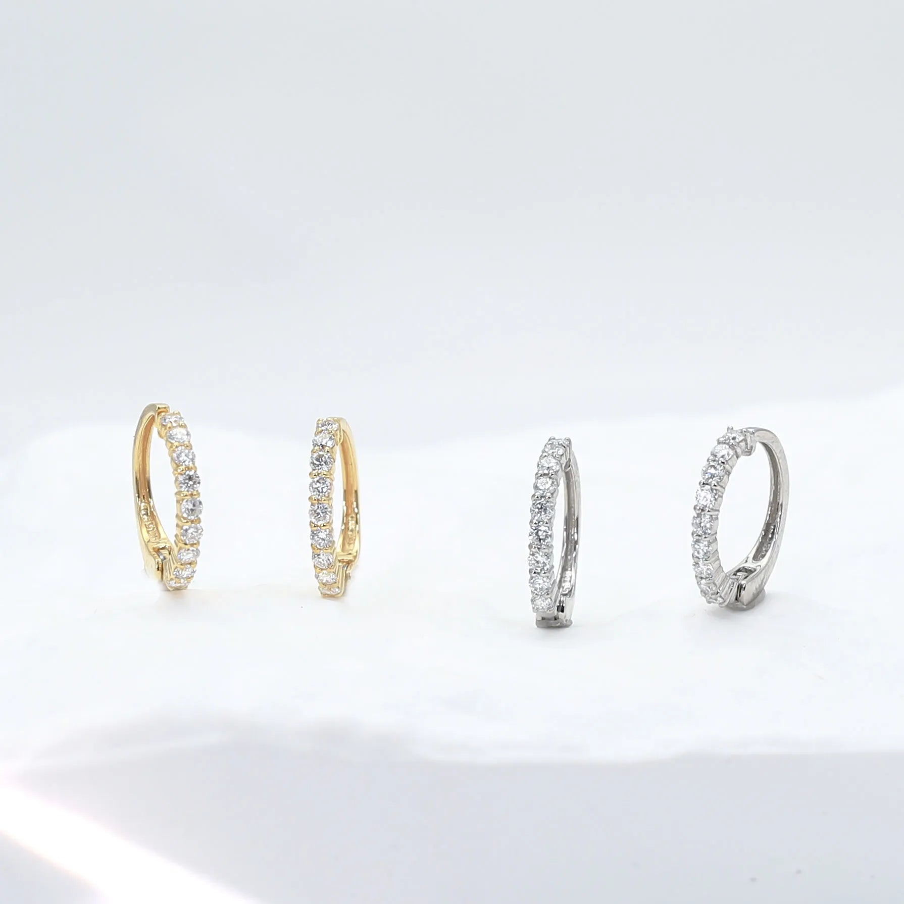 ダイヤモンド K18イヤリング(計0.3カラット/ピアリング/フープ/4月誕生石)《WESD3530》