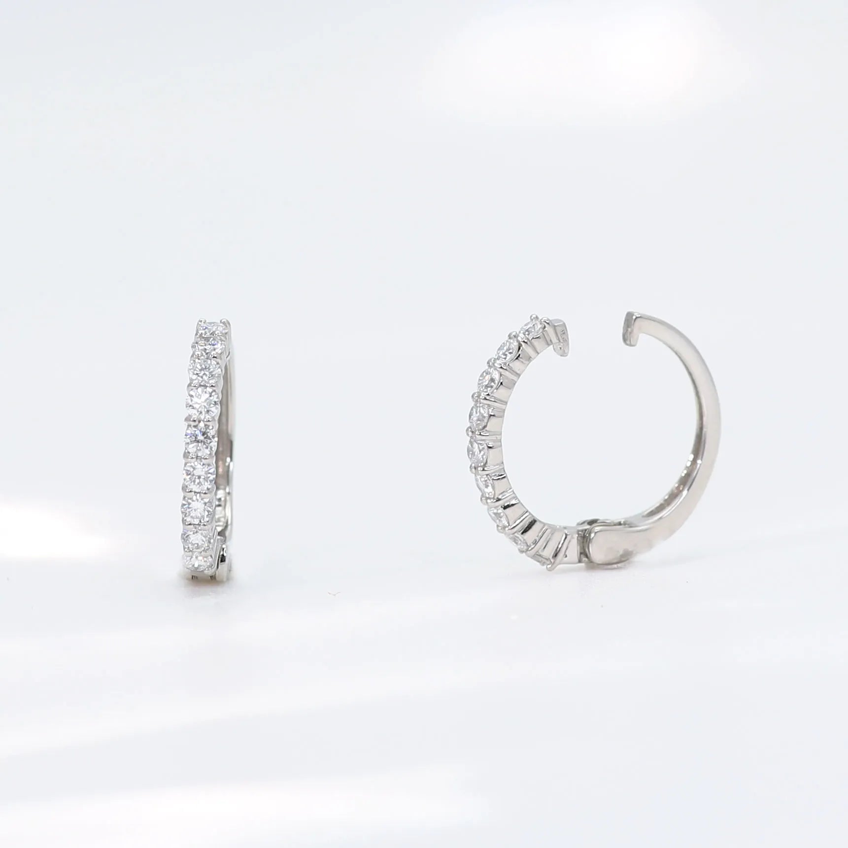 ダイヤモンド プラチナイヤリング(計0.3カラット/ピアリング/フープ/4月誕生石)《WESD3531》