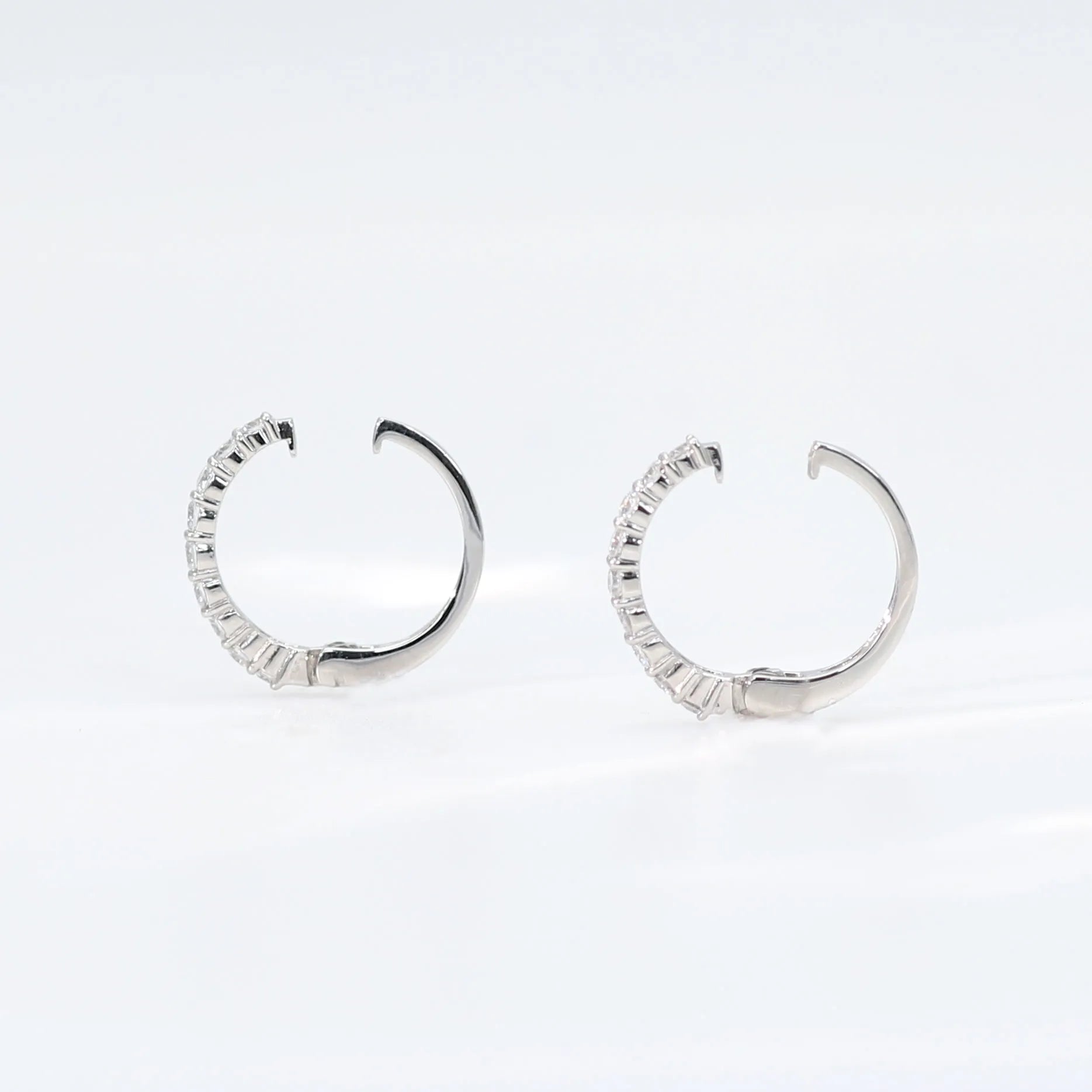 ダイヤモンド プラチナイヤリング(計0.3カラット/ピアリング/フープ/4月誕生石)《WESD3531》