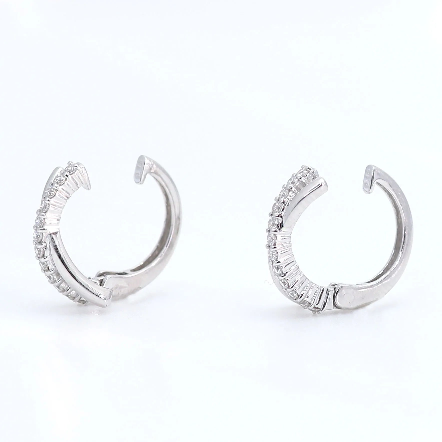 ダイヤモンド K18イヤリング(計0.3カラット/ピアリング/4月誕生石)《WESD3723》