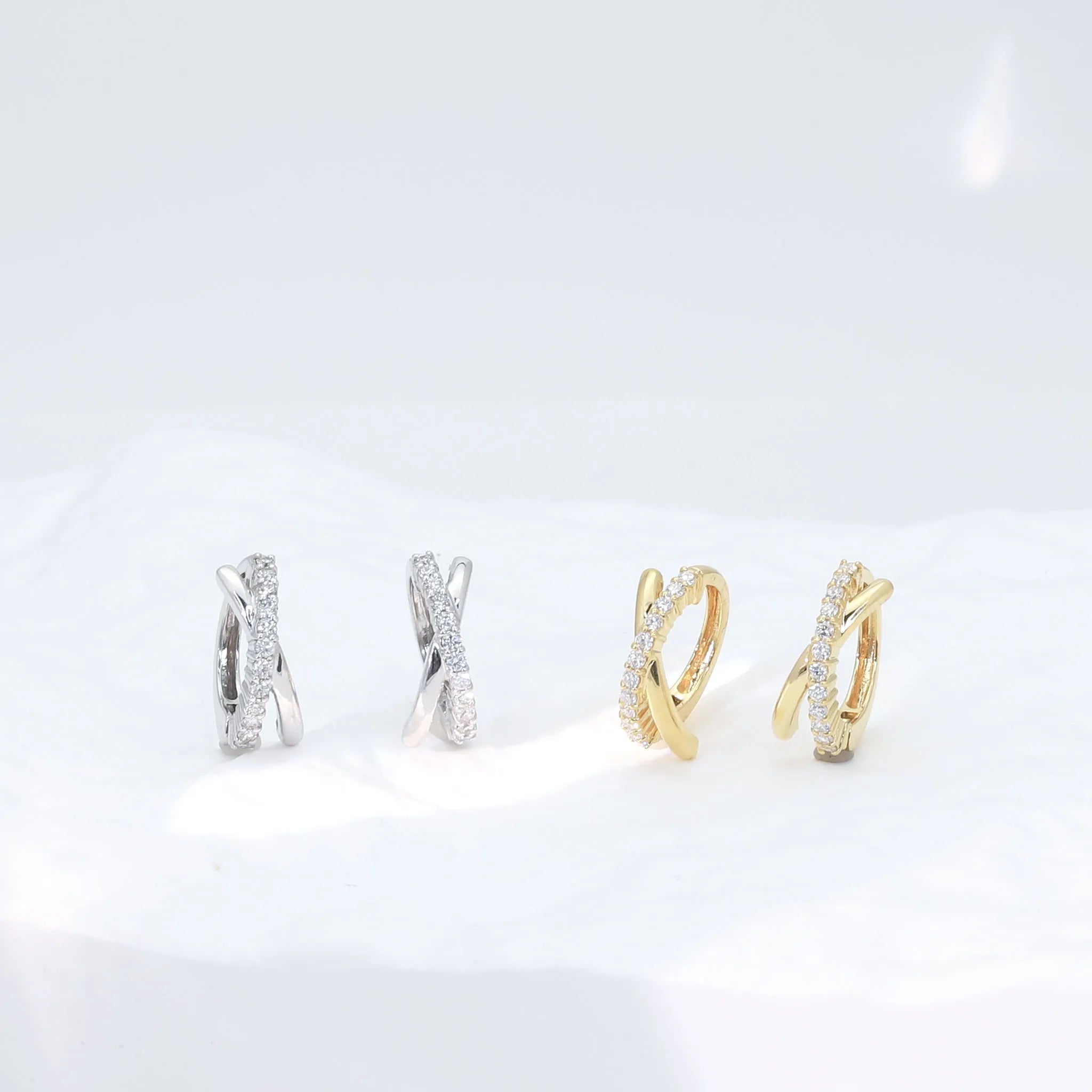 ダイヤモンド K18イヤリング(計0.3カラット/ピアリング/4月誕生石)《WESD3723》