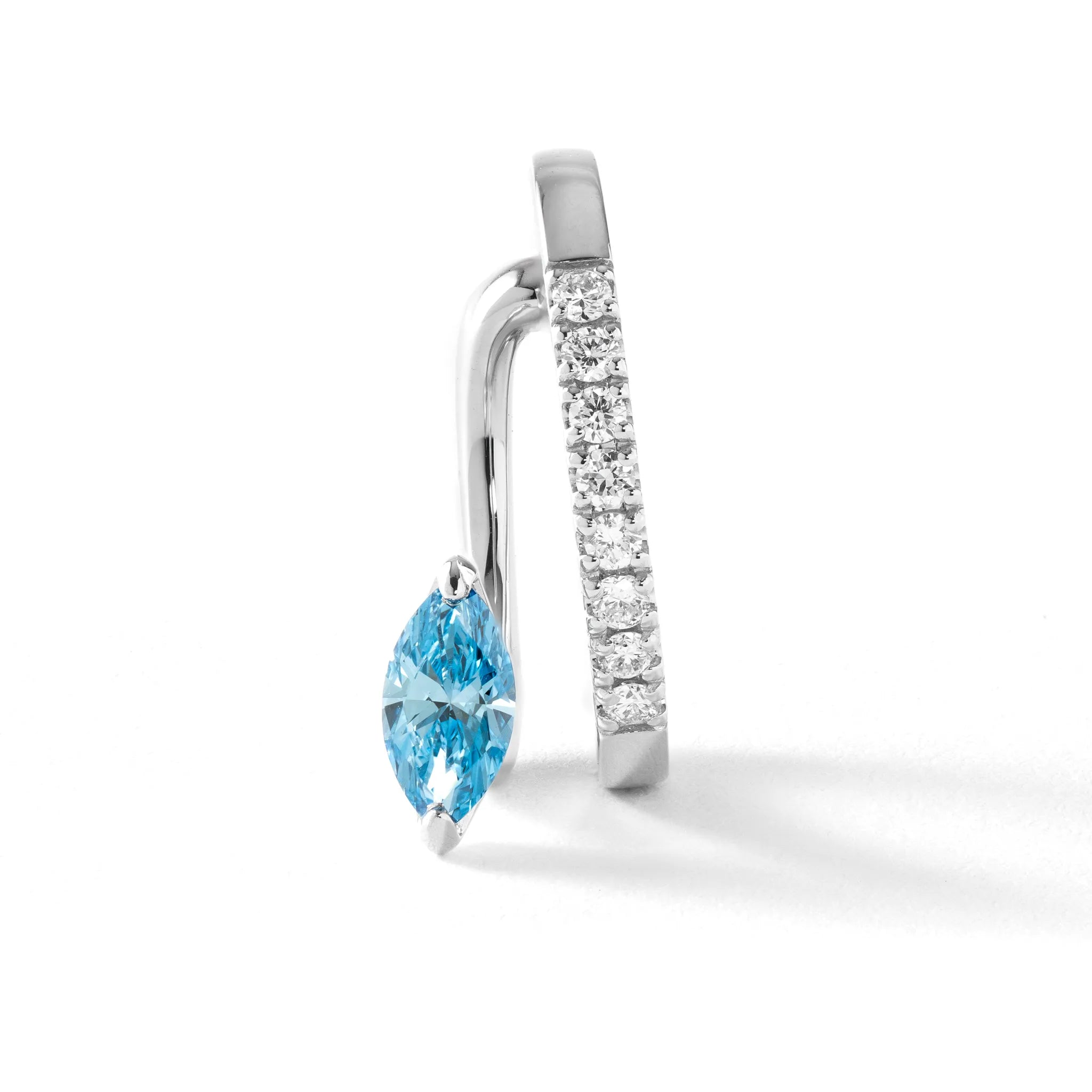 ブルーダイヤモンド/ダイヤモンド プラチナイヤーカフ(ラボグロウン/マーキスカット/Solrelier/4月誕生石)《WESG7015》