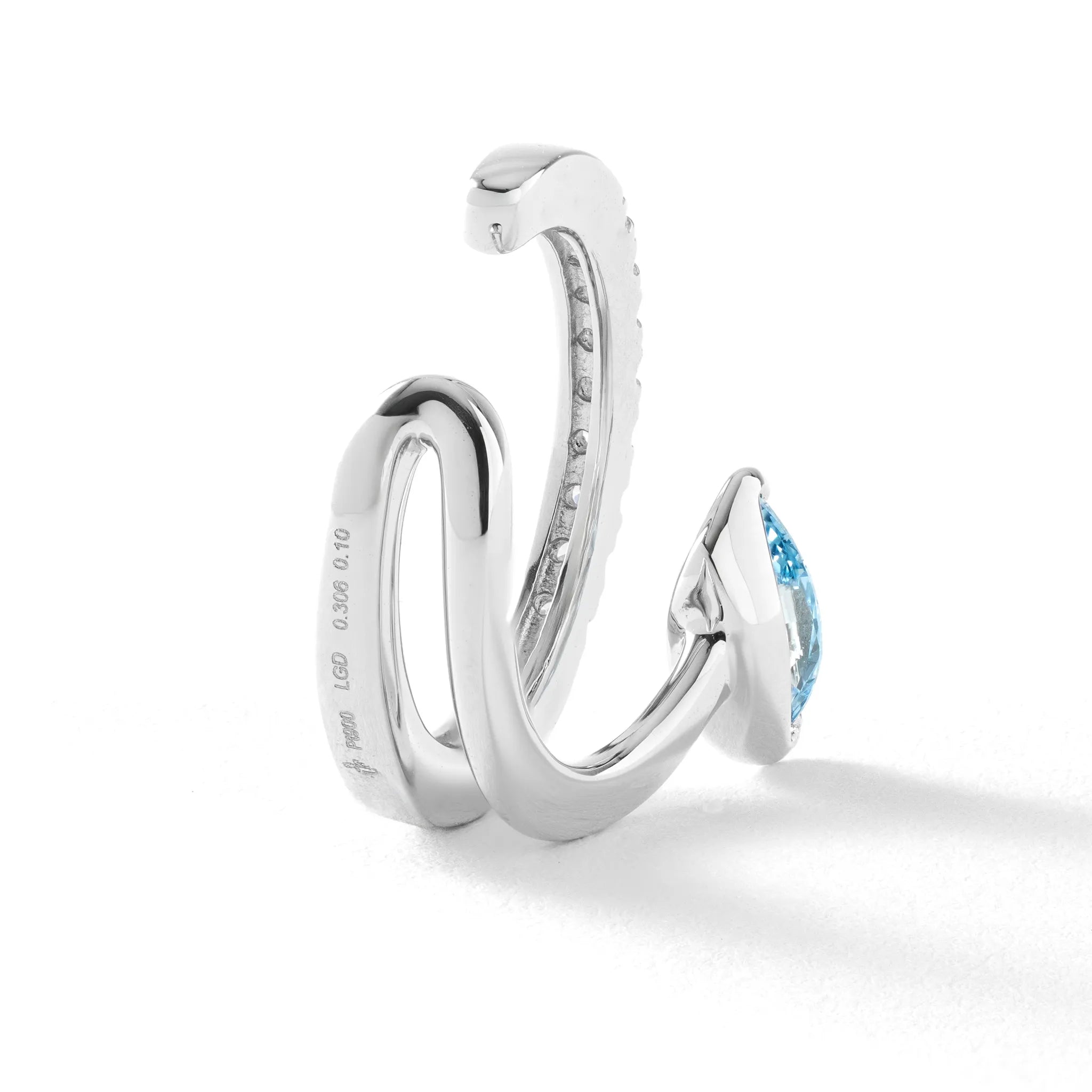 ブルーダイヤモンド/ダイヤモンド プラチナイヤーカフ(ラボグロウン/マーキスカット/Solrelier/4月誕生石)《WESG7015》