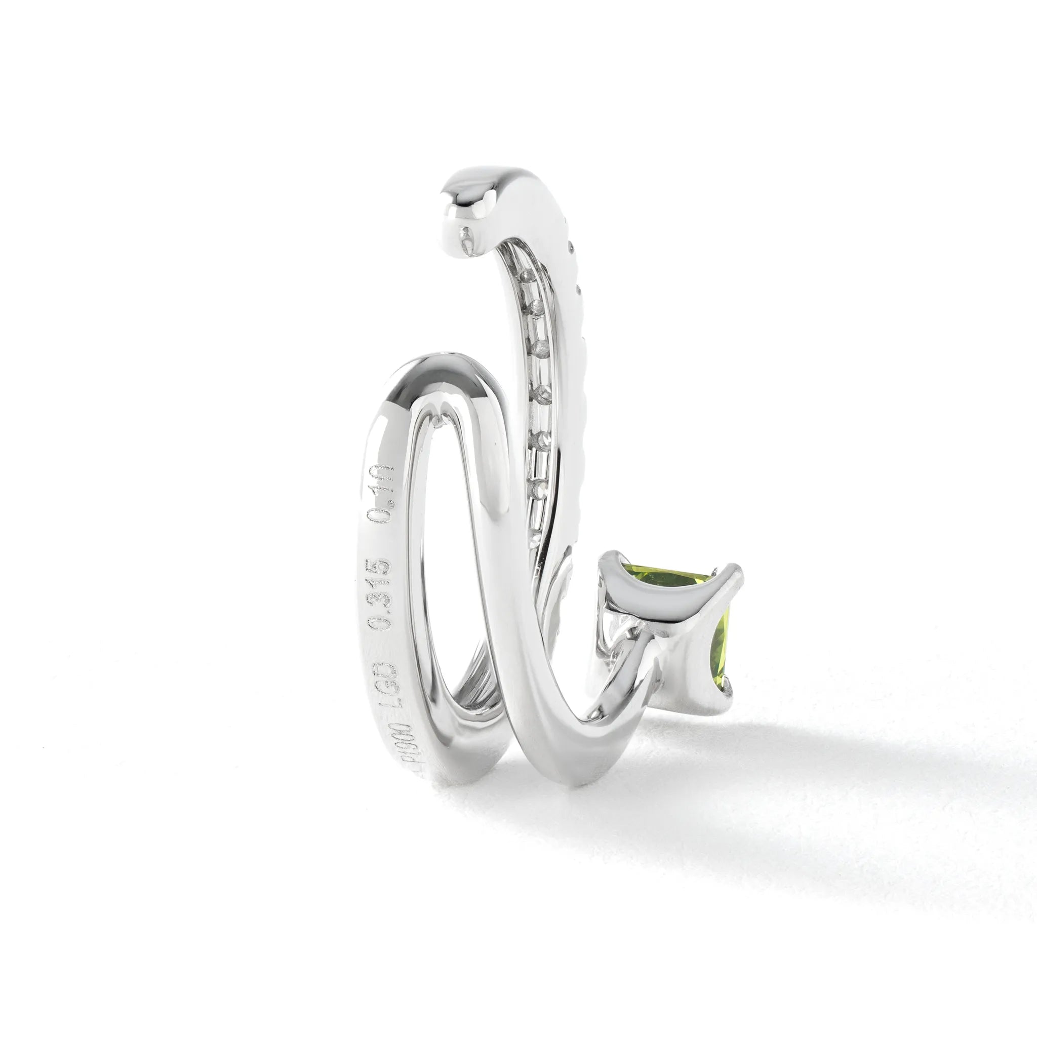 グリーンダイヤモンド/ダイヤモンド プラチナイヤーカフ(ラボグロウン/プリンセスカット/Solrelier/4月誕生石)《WESG7016》