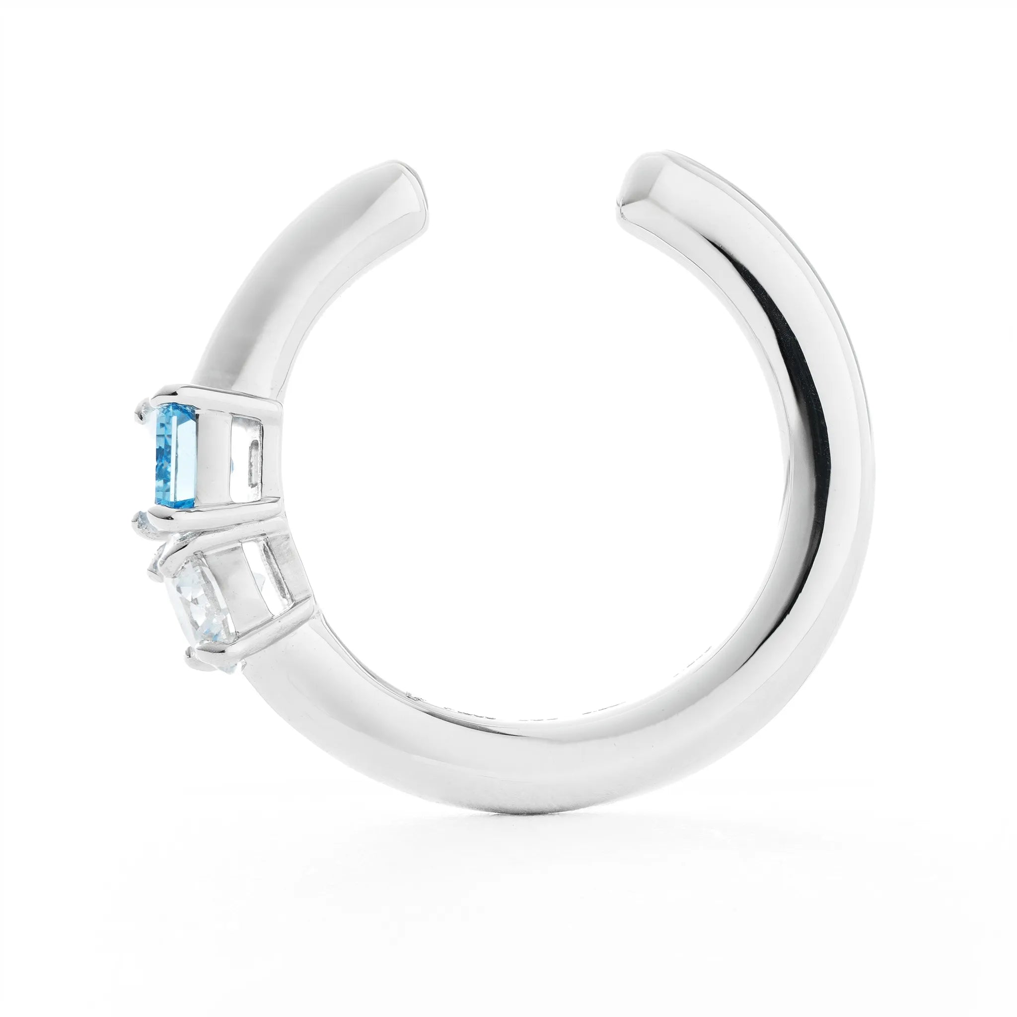 ブルーダイヤモンド/ダイヤモンド プラチナイヤーカフ(ラボグロウン/エメラルドカット/Polaire/4月誕生石)《WESG7031》