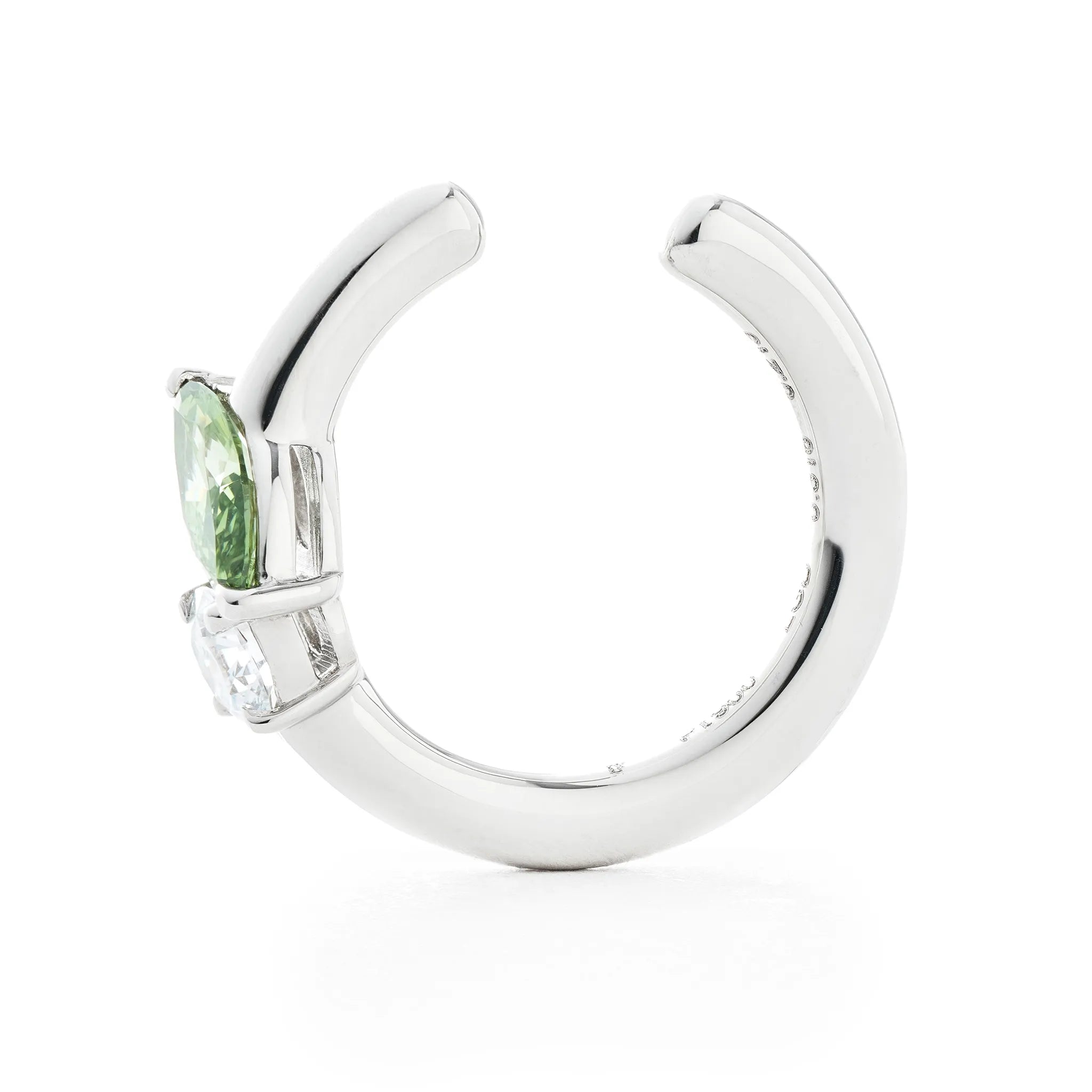 グリーンダイヤモンド/ダイヤモンド プラチナイヤーカフ(ラボグロウン/マーキス/Polaire/4月誕生石)《WESG7033》