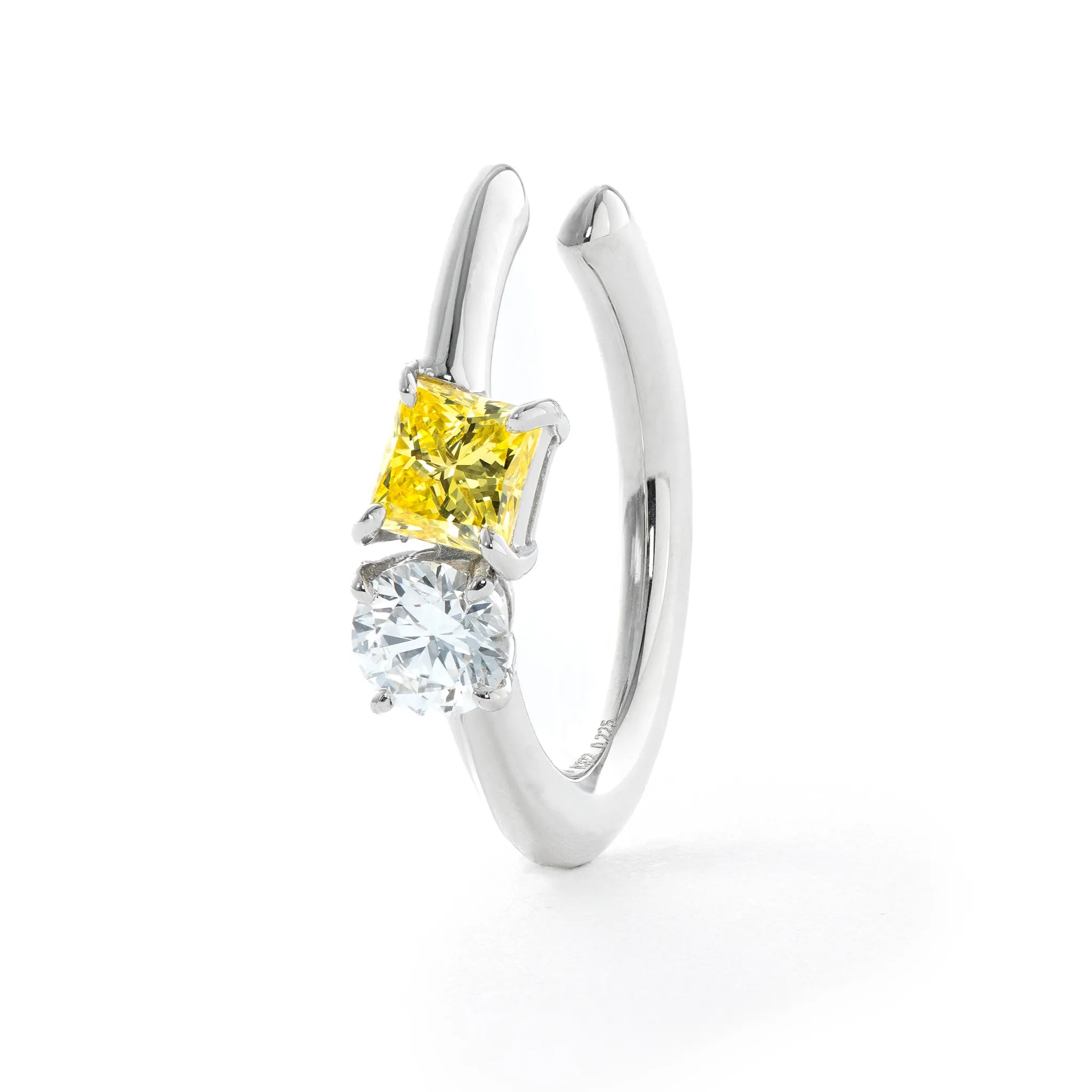 イエローダイヤモンド/ダイヤモンド プラチナイヤーカフ(ラボグロウン/プリンセス/Polaire/4月誕生石)《WESG7034》